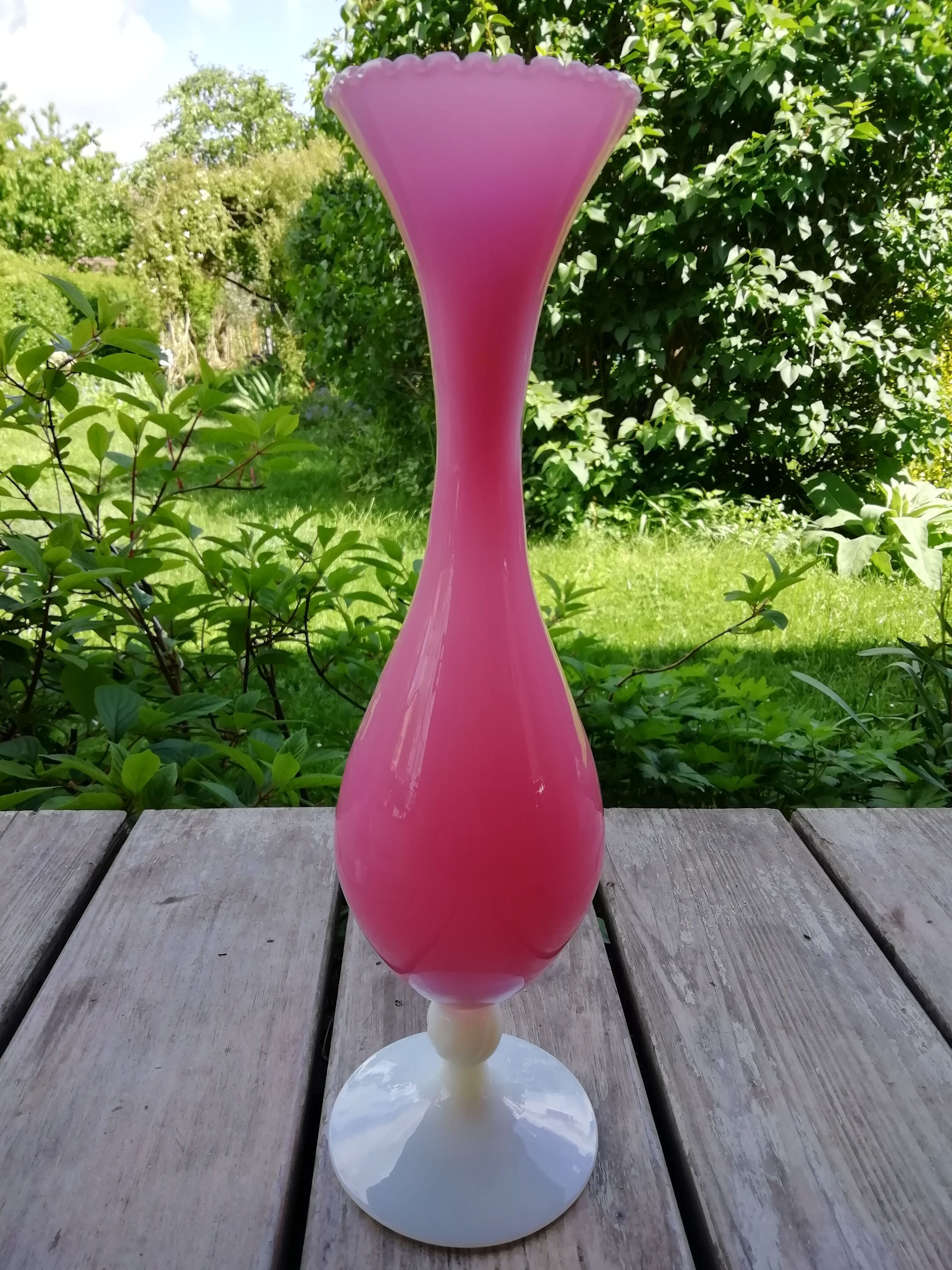 Lot de vases en opaline rose