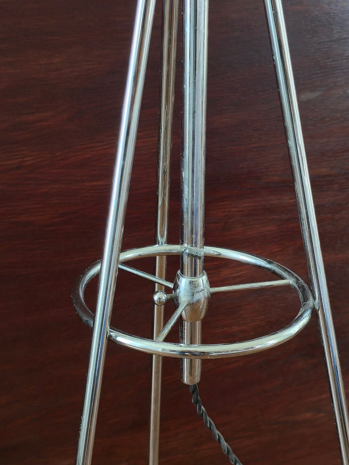 Italian modernist floor lamp from the 1940s.