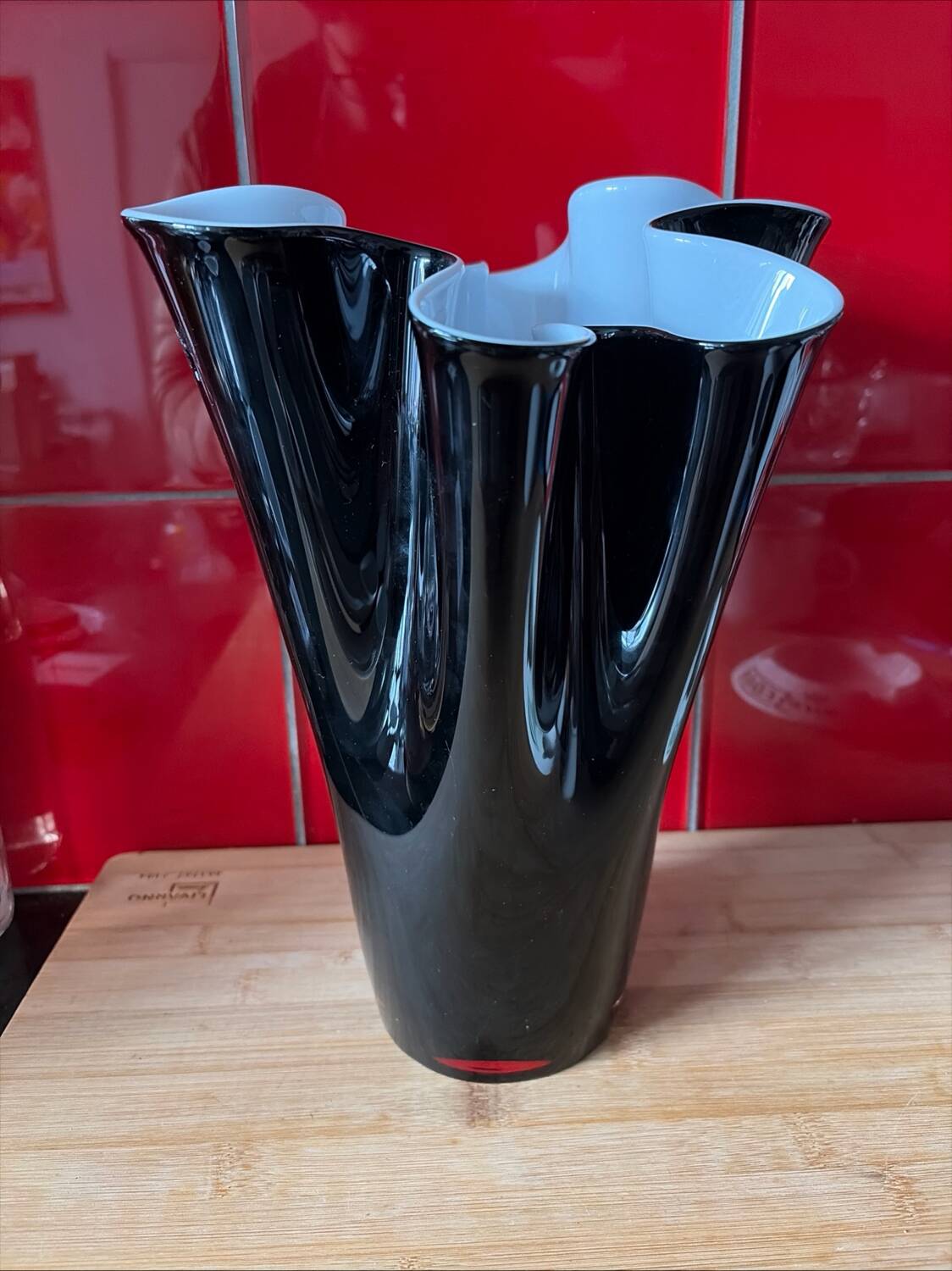 Large Black and White Handkerchief Vase in Murano Glass? H 30cm