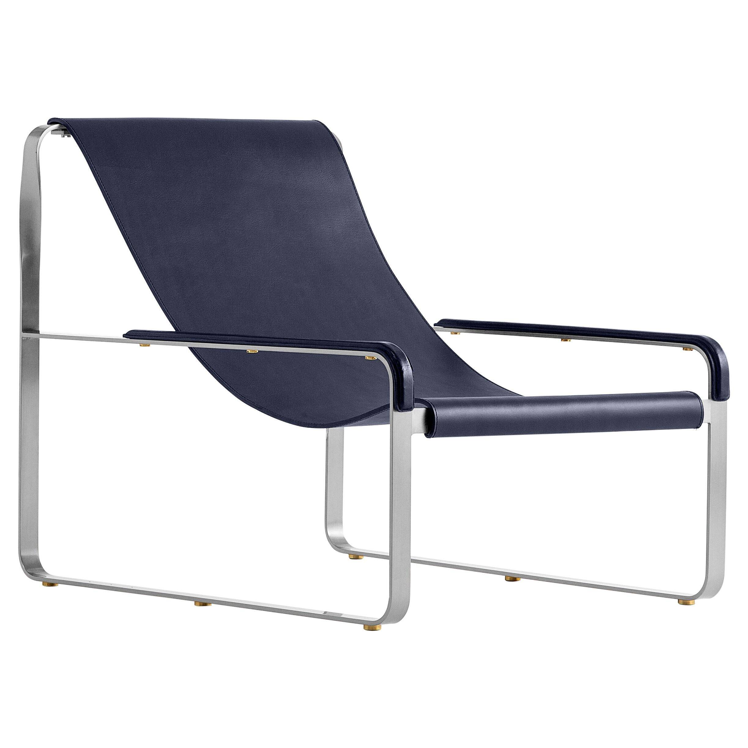 Contemporary exclusive chaise longue in black metal and navy blue leather.