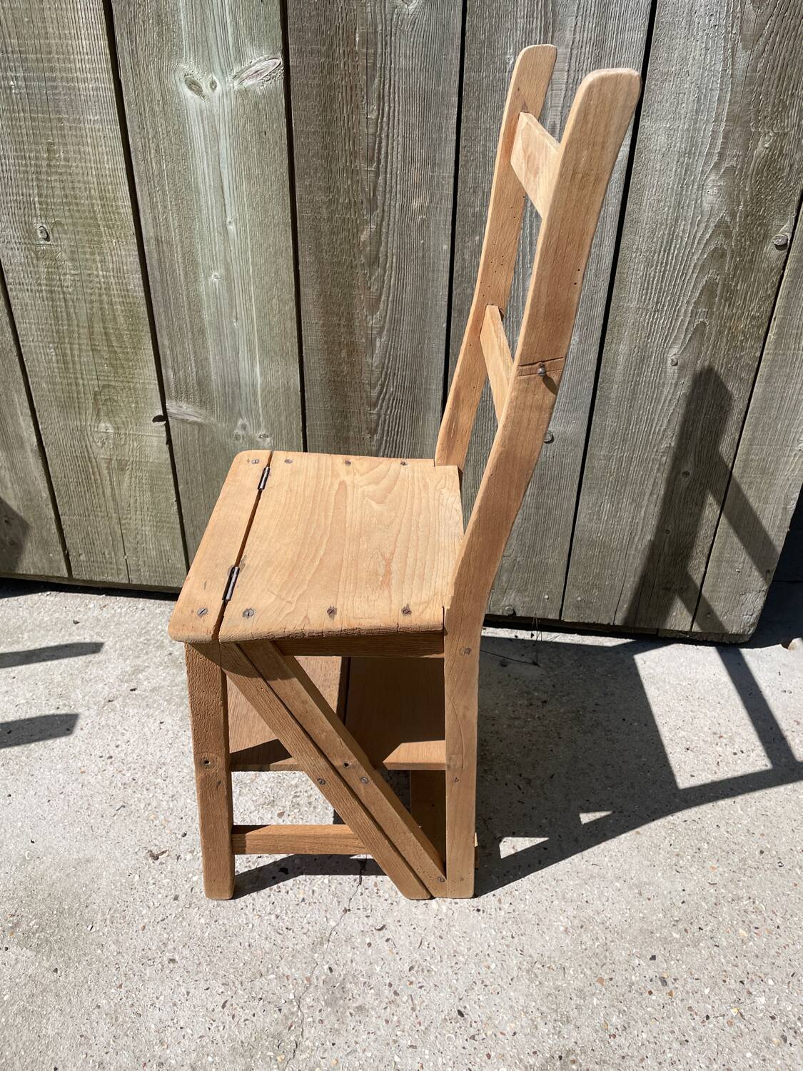 Chaise escabeau