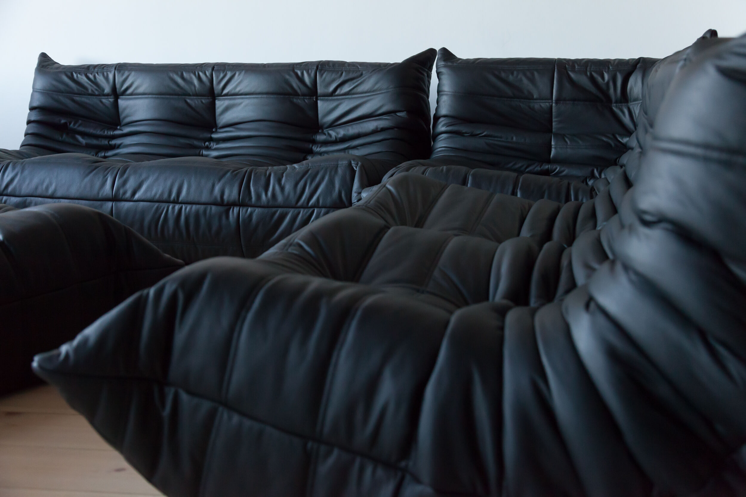 Set Togo leather black model designed by Michel Ducaroy 1973
