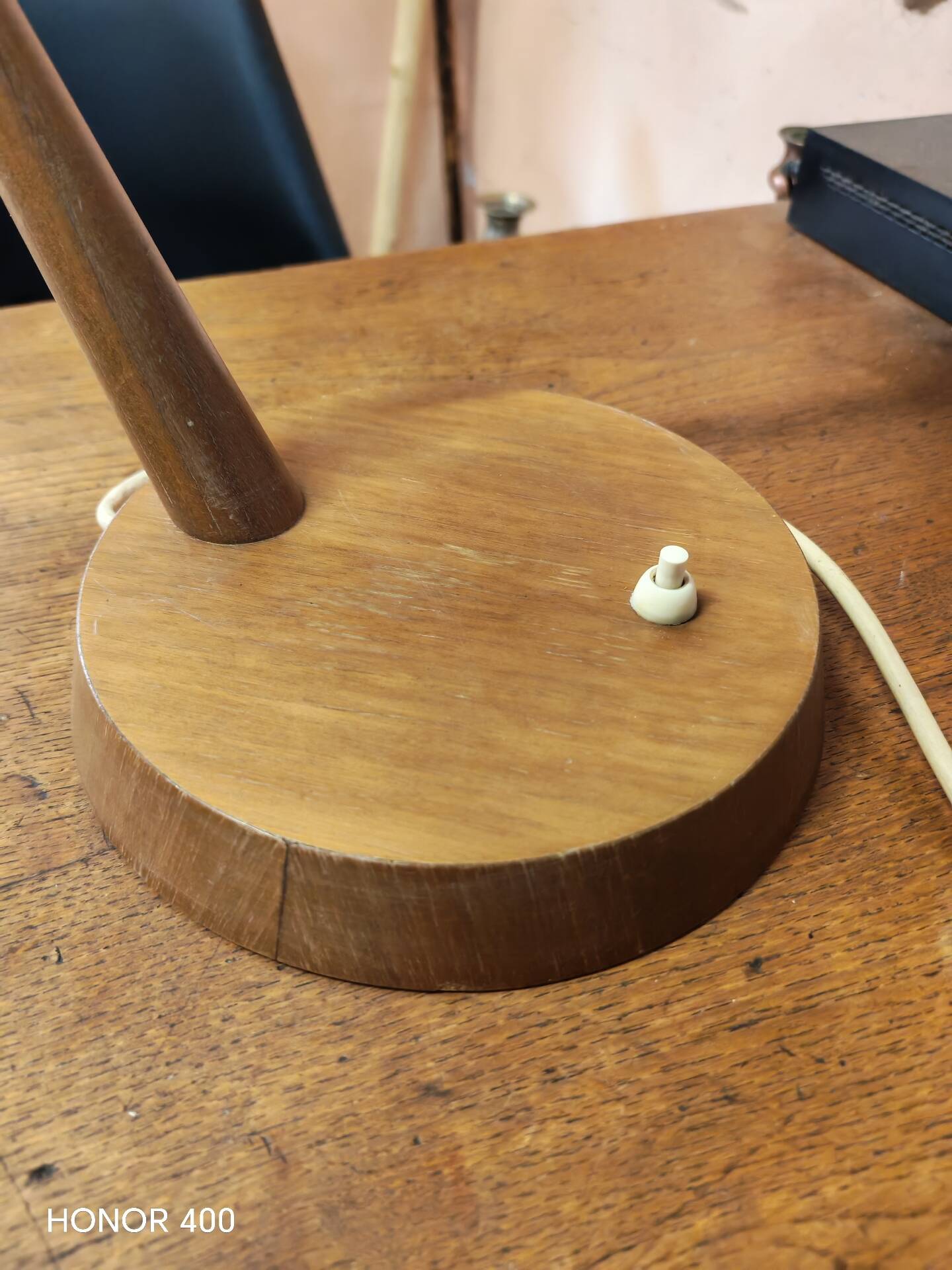 Temde Leuchten desk lamp with a gooseneck in teak, 1960s design.