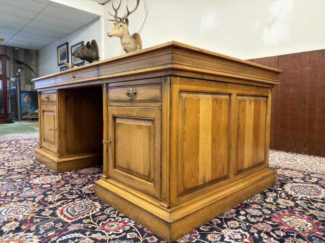 Ensemble de bureau classique RAC en anglais avec table de conférence