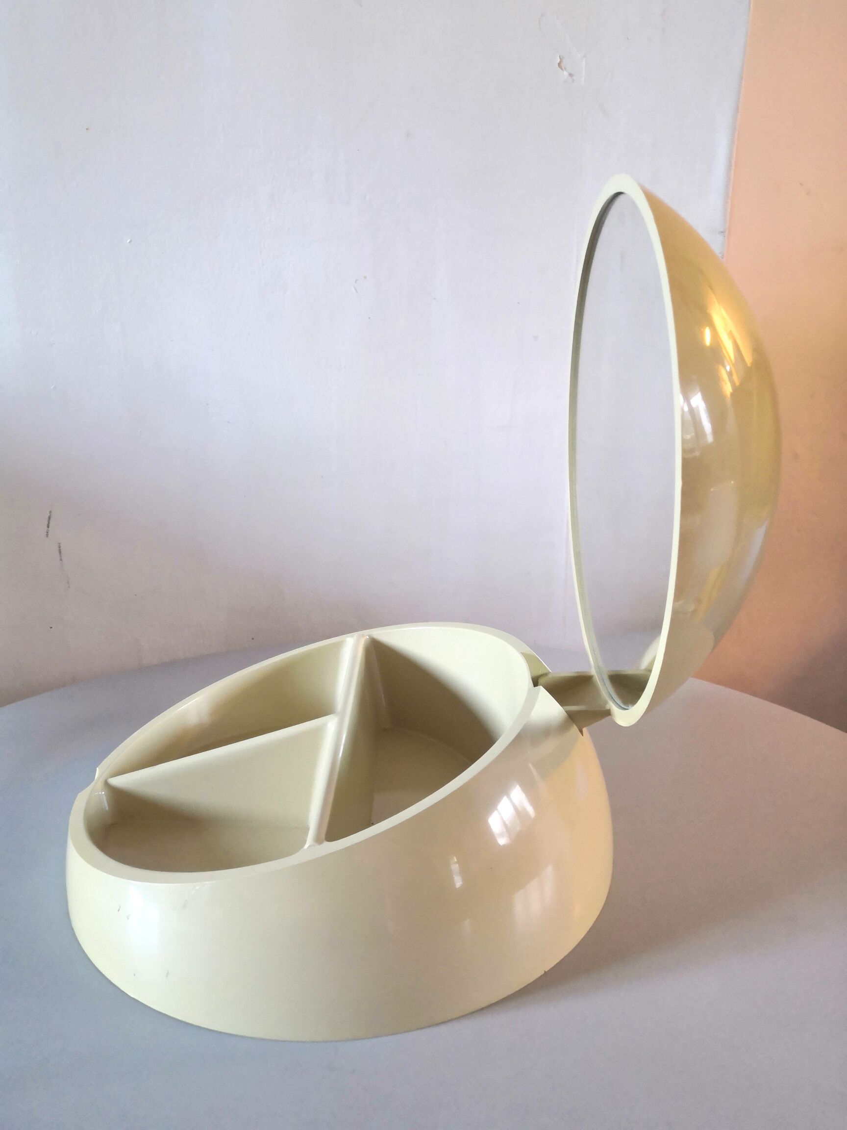 Folding makeup box design Makio Hasuike 70s, Gedy editions