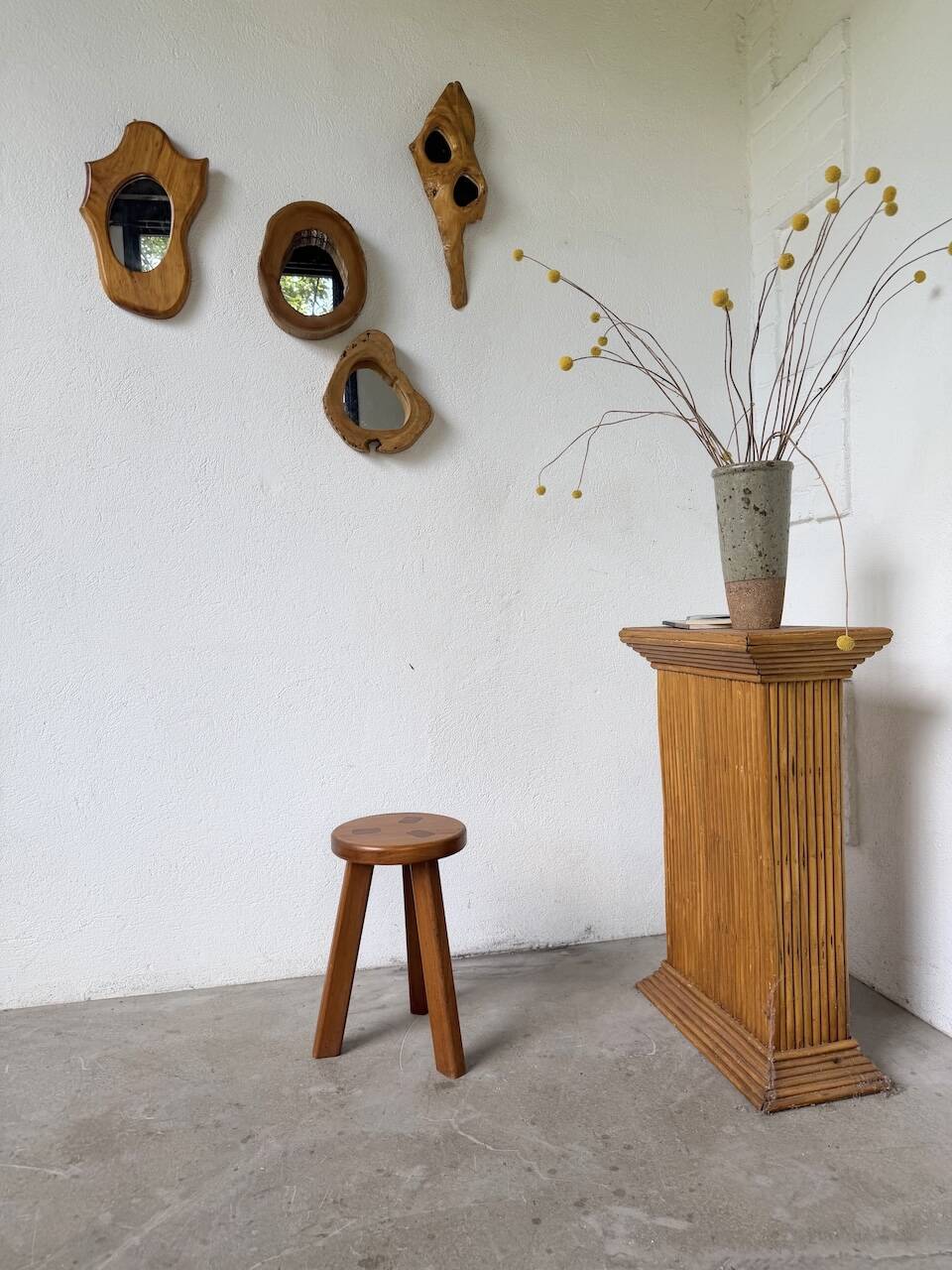 Tripod stool elm