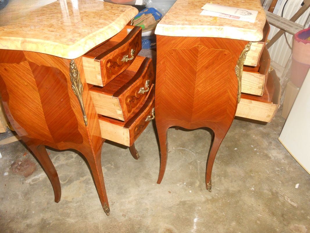 2 tables de chevet de style Louis XV