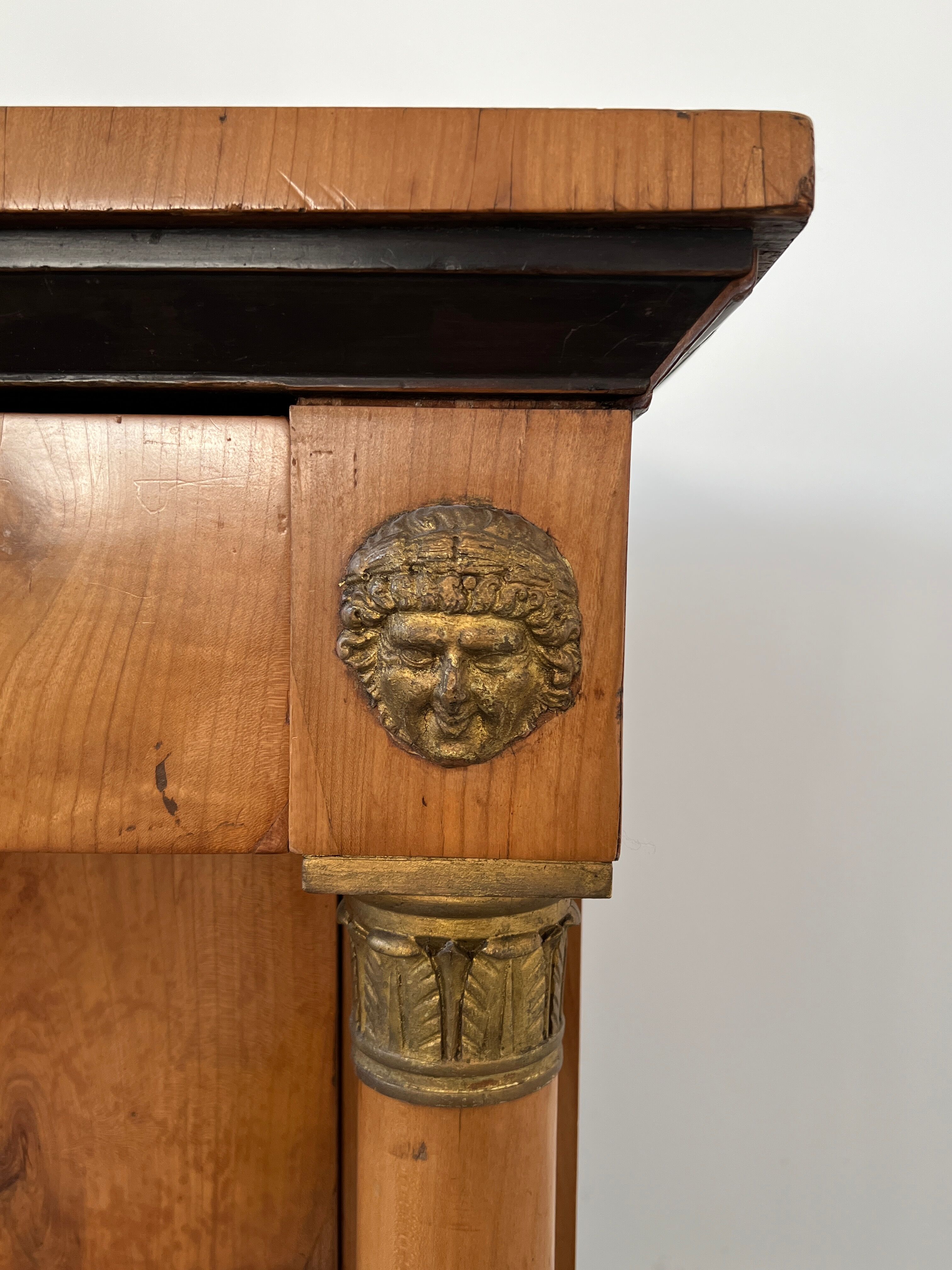 Commode Biedermeier en placage de merisier circa 1830