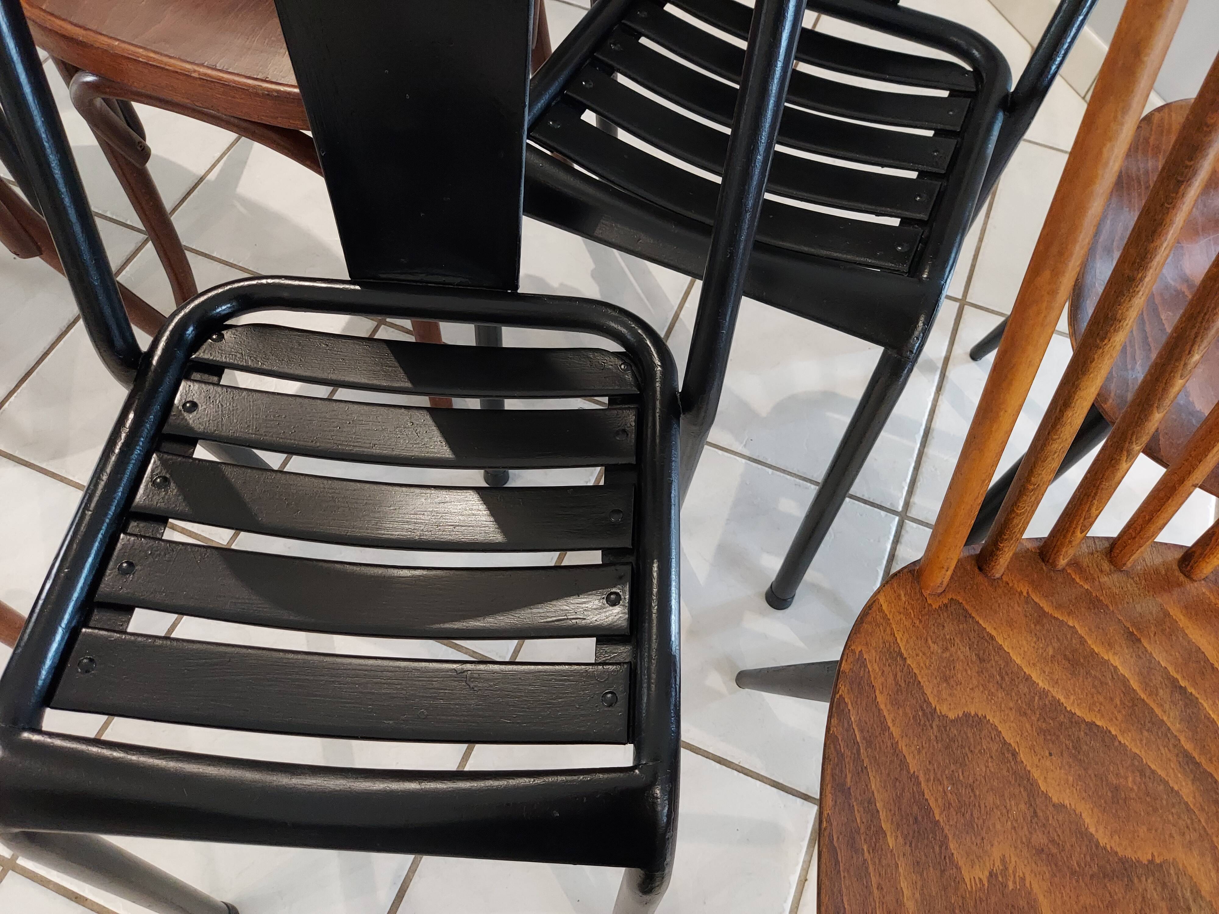 Suite de 8 chaises de bistrot dépareillées Baumann mondor ,tolix  vintage années 1960