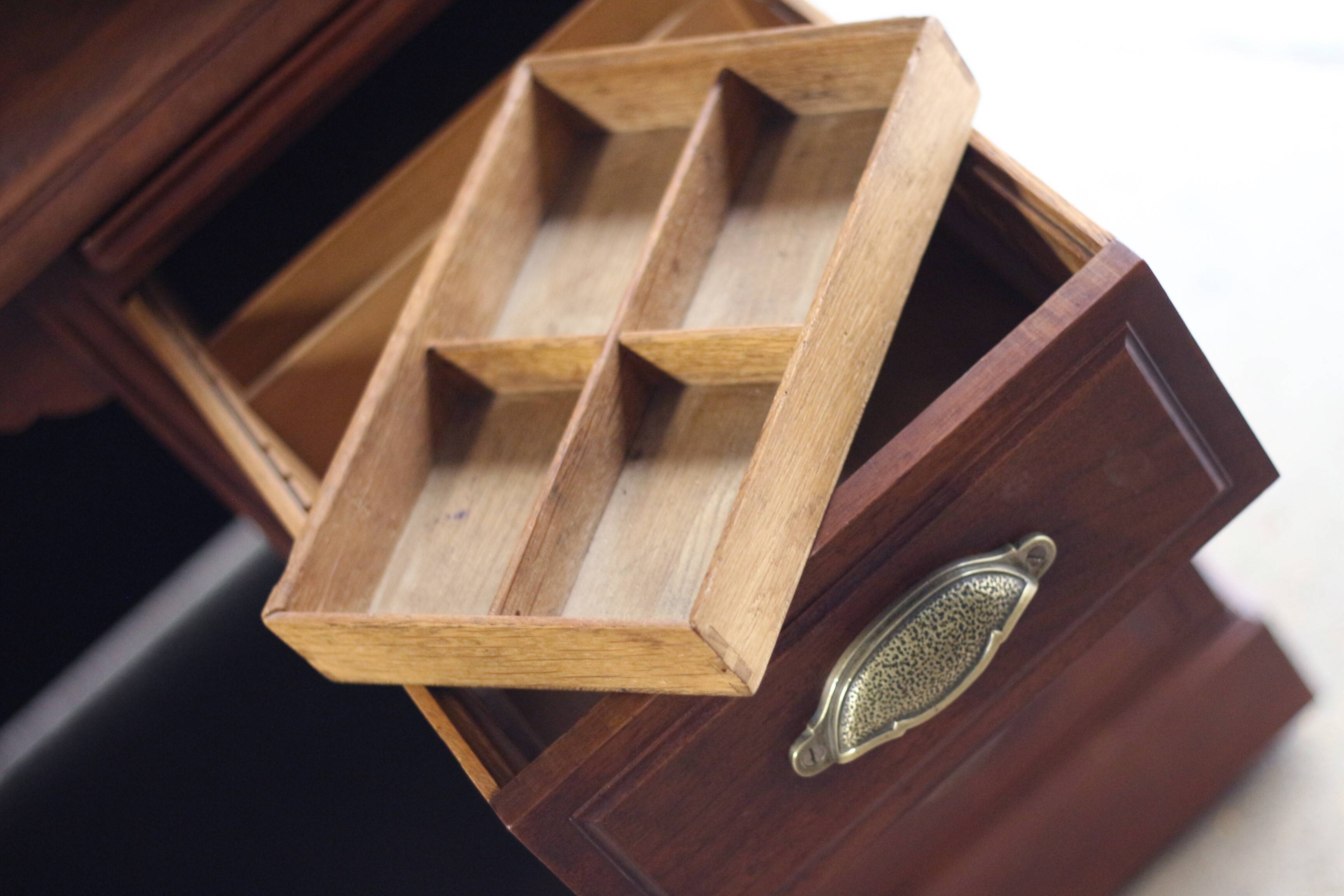 Franco-American American desk in solid mahogany. Circa 1900.