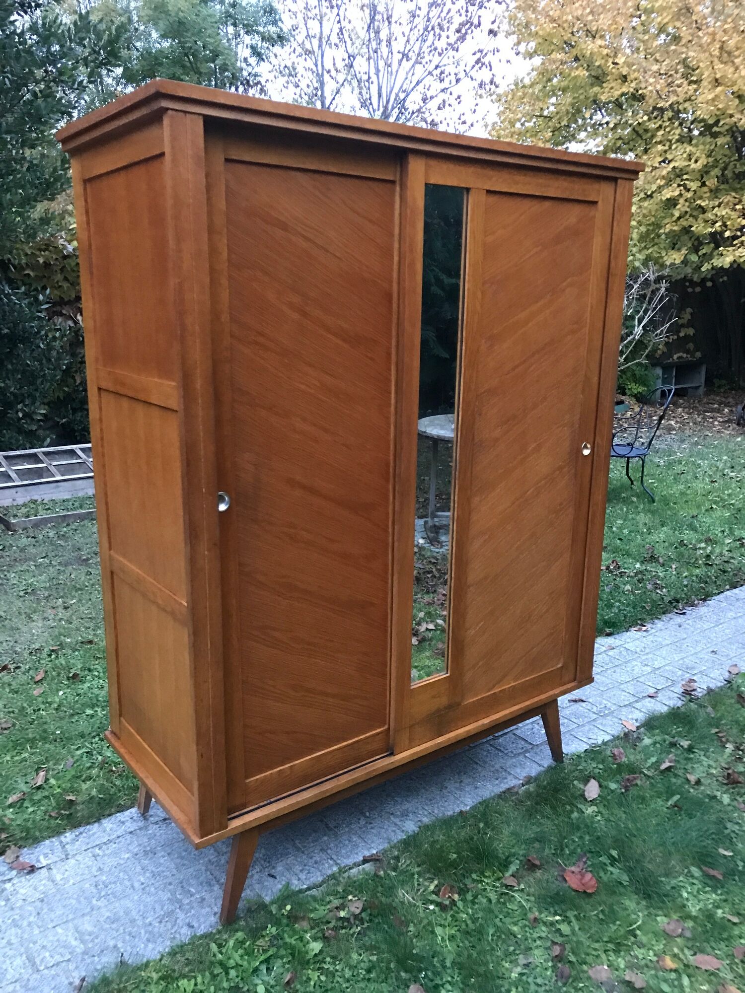 Feet compass vintage 1950 wardrobe sliding doors