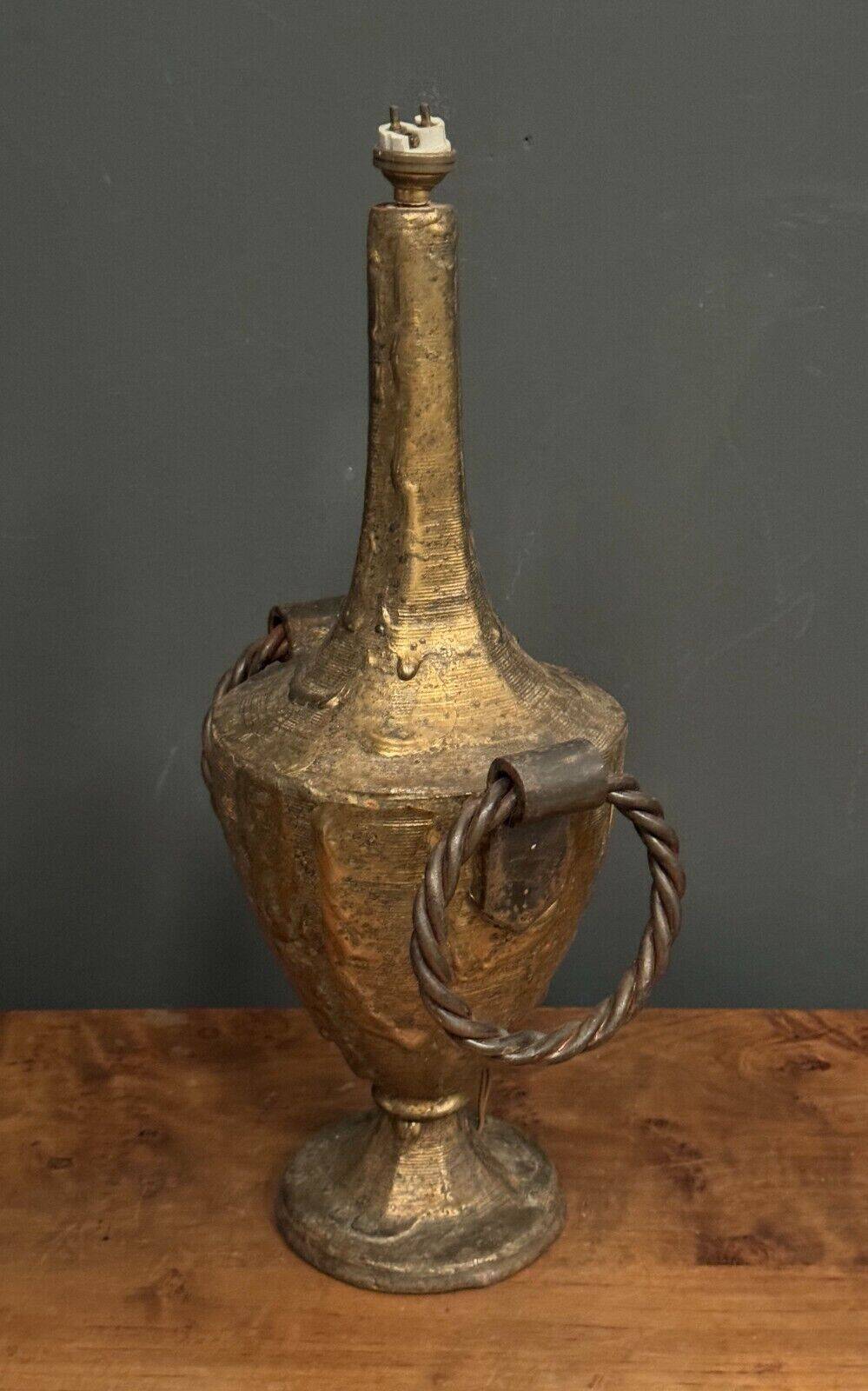 Brutalist lamp 1970 in gilded metal with rings