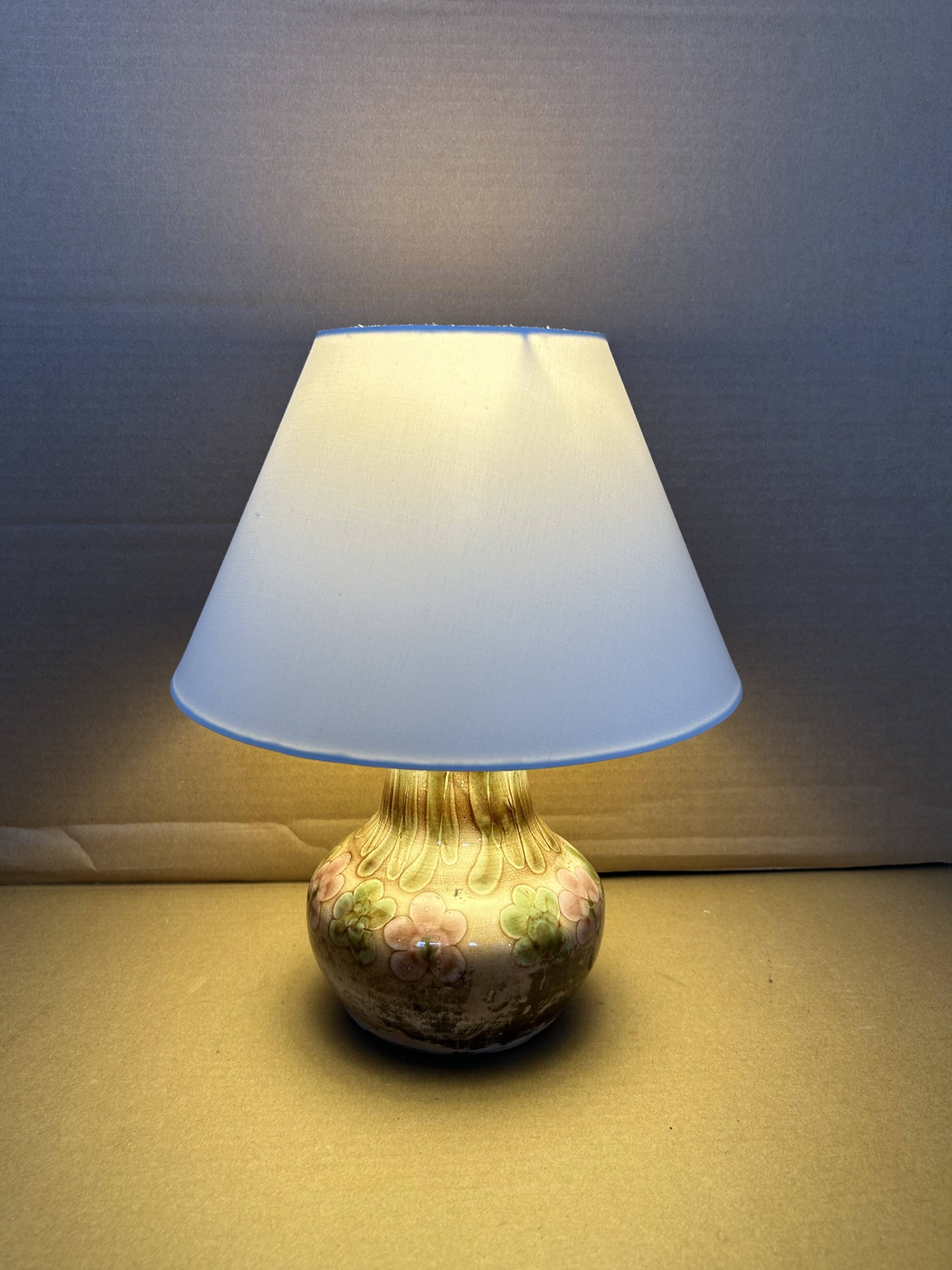 Lampe en céramique ancienne signée