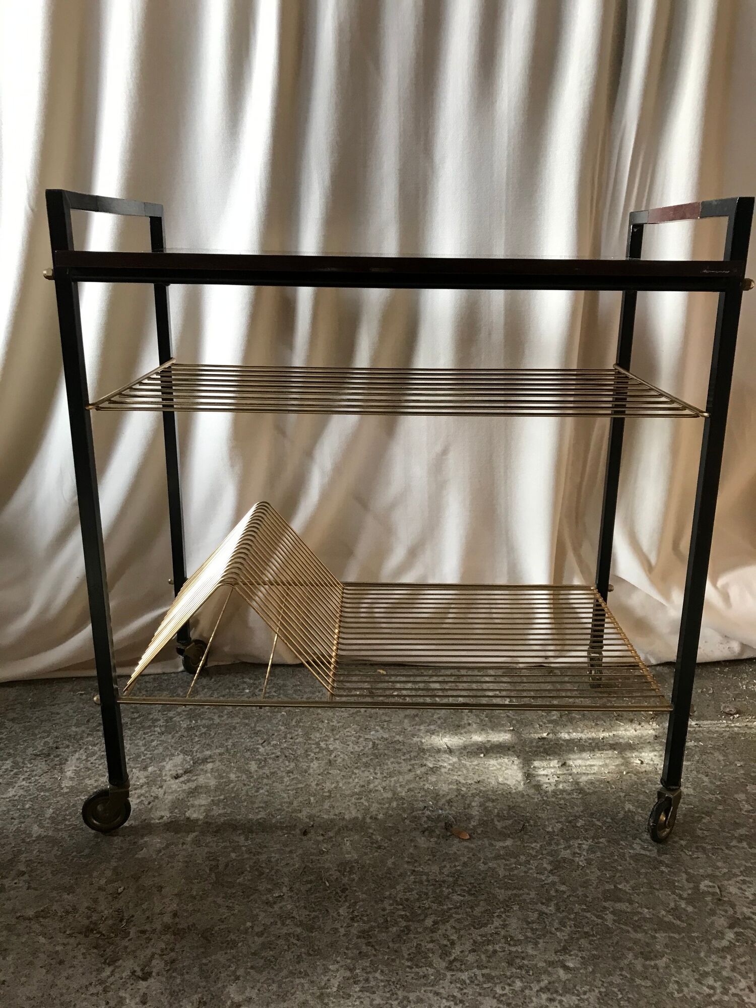 Serving table