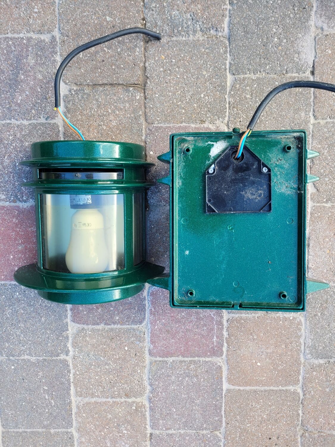 2 exterior wall lights
