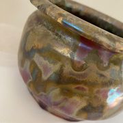 Iridescent ceramic pot