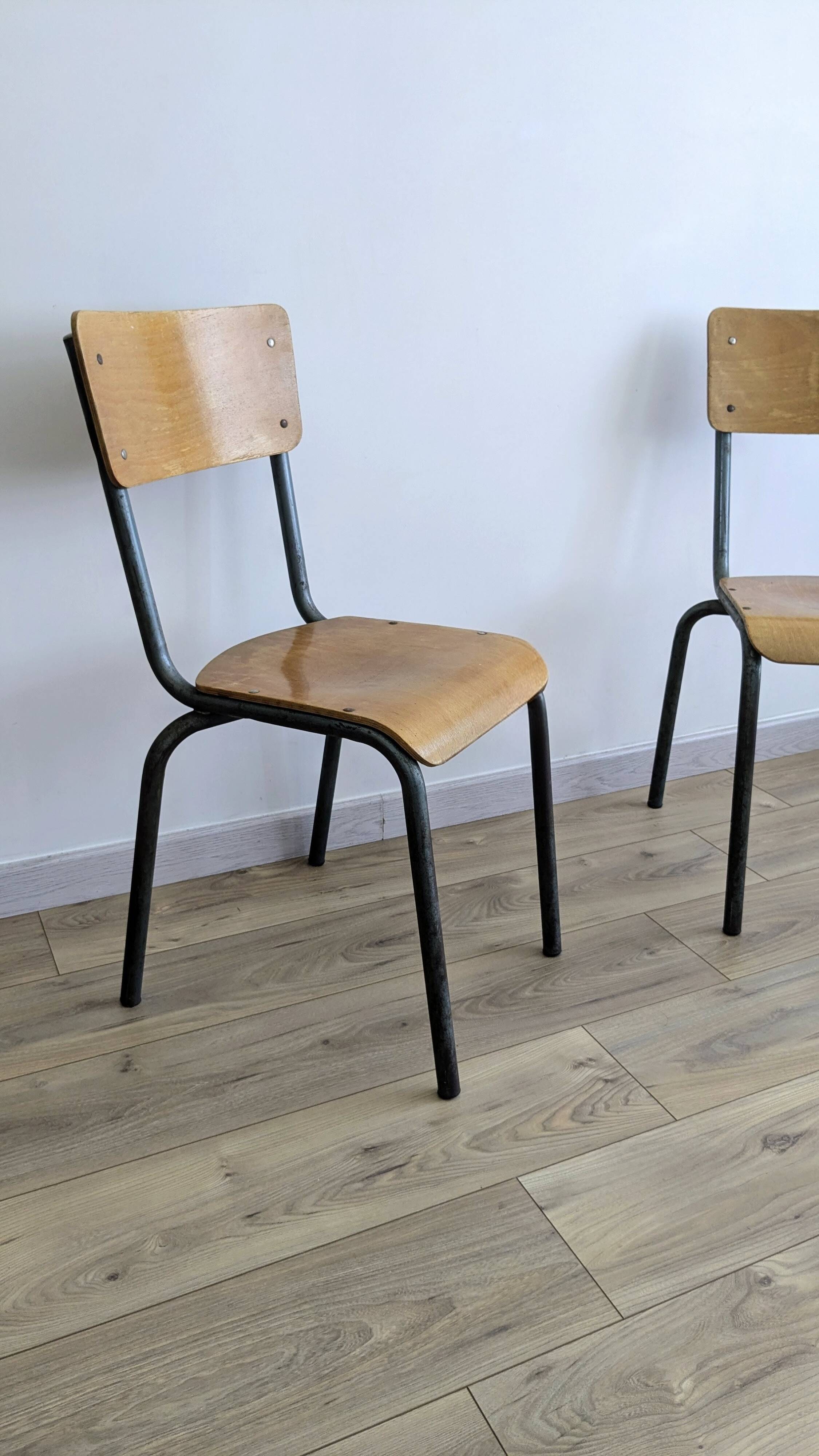Paire de chaises d’école vintage années 50 esprit Jacques Hitier
