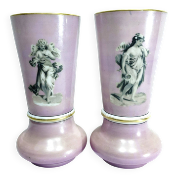 Paire de vases en opaline rose