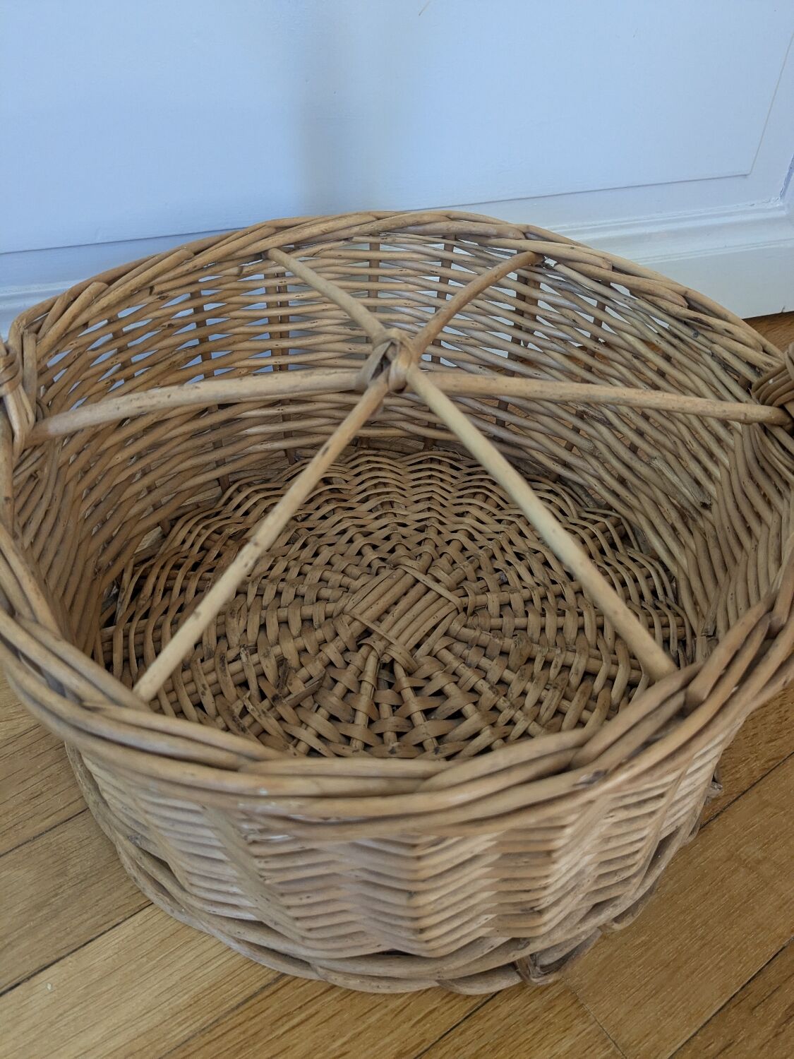 Wicker bottle basket
