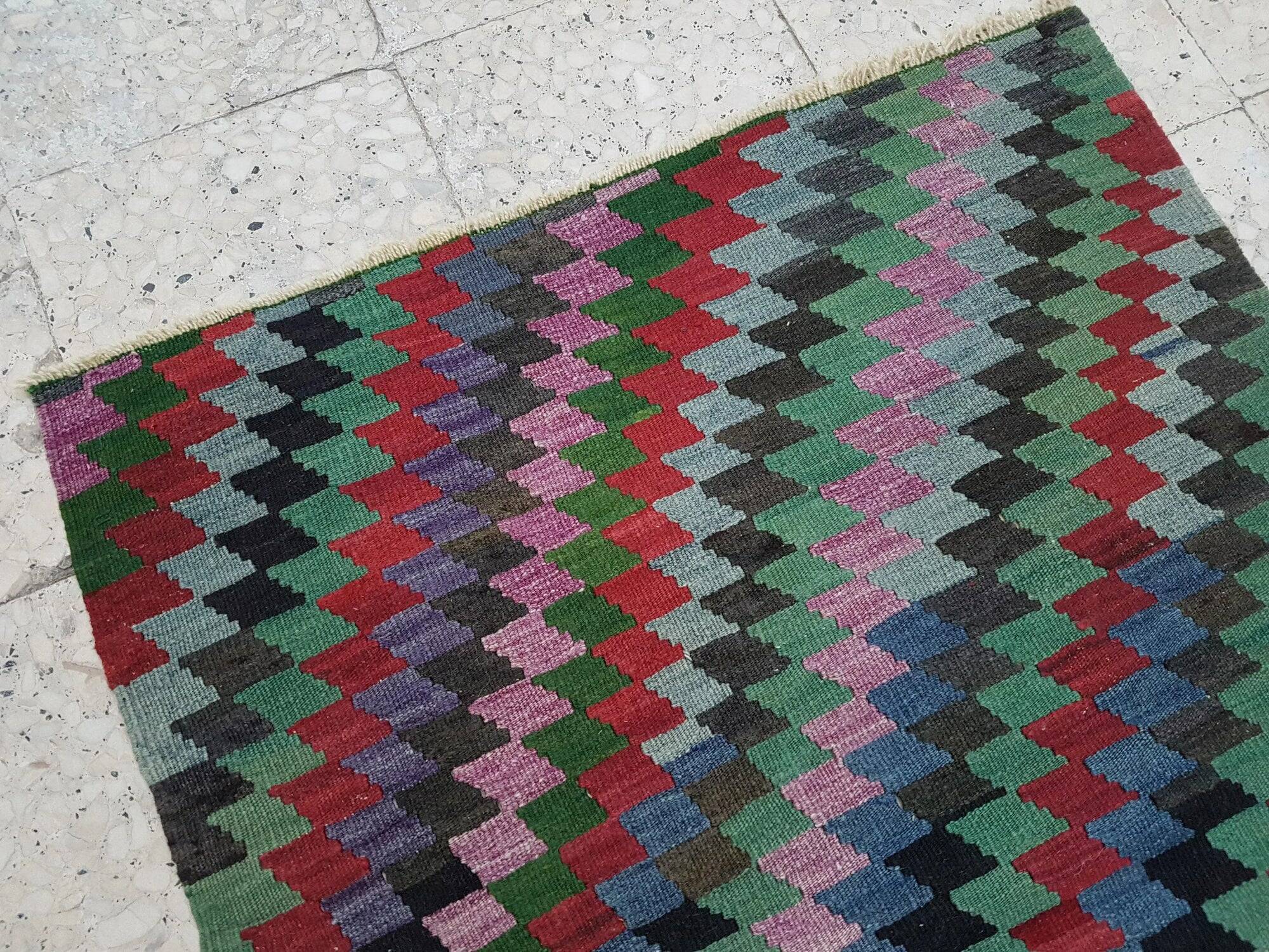 Vintage Turkish kilim, handwoven, 86x108 cm.