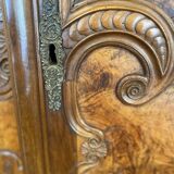 Bressane wardrobe with arched cornice, walnut and fresne magnifying glass.