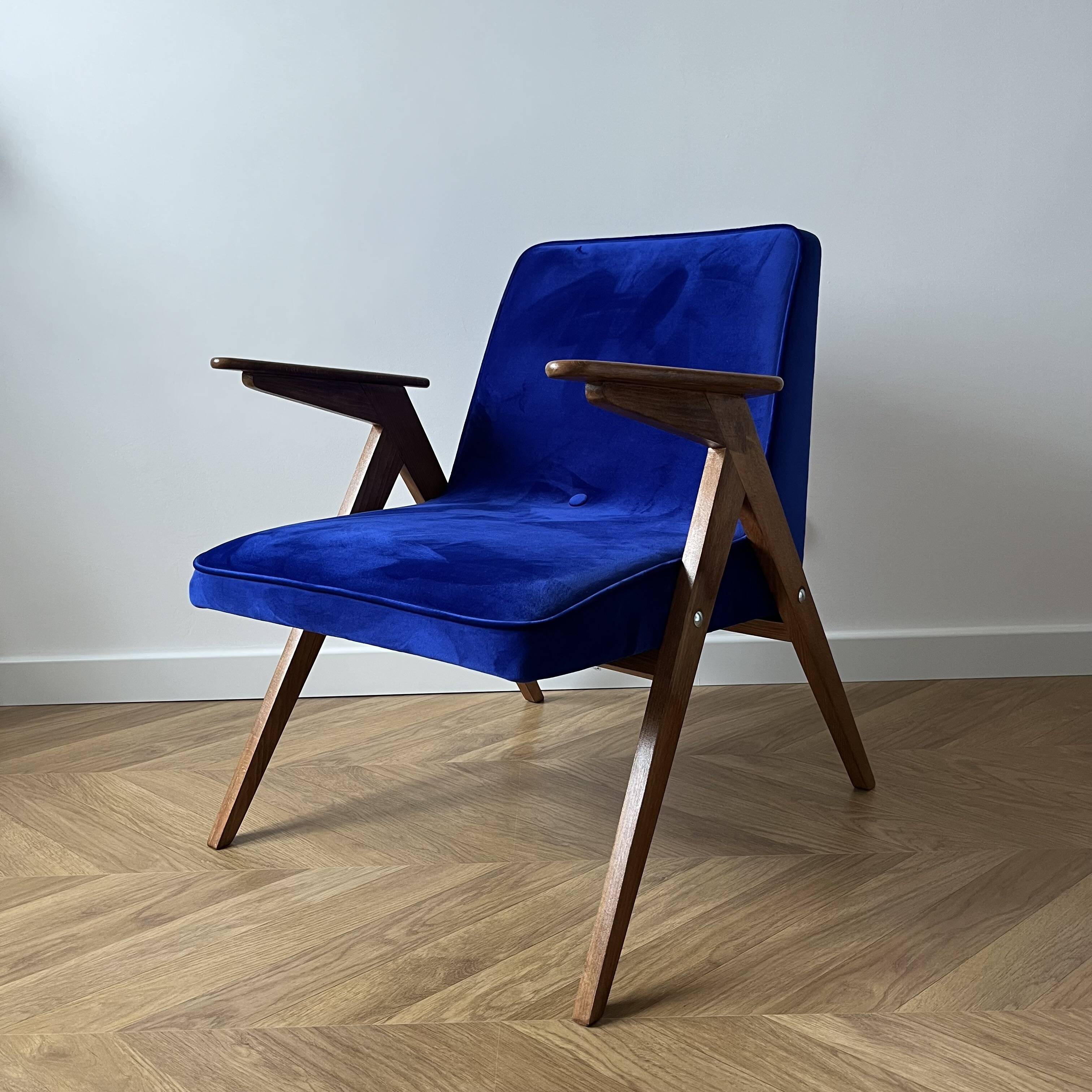 Fauteuil en velours bleu de style mid-century modern restauré, chaise longue vintage