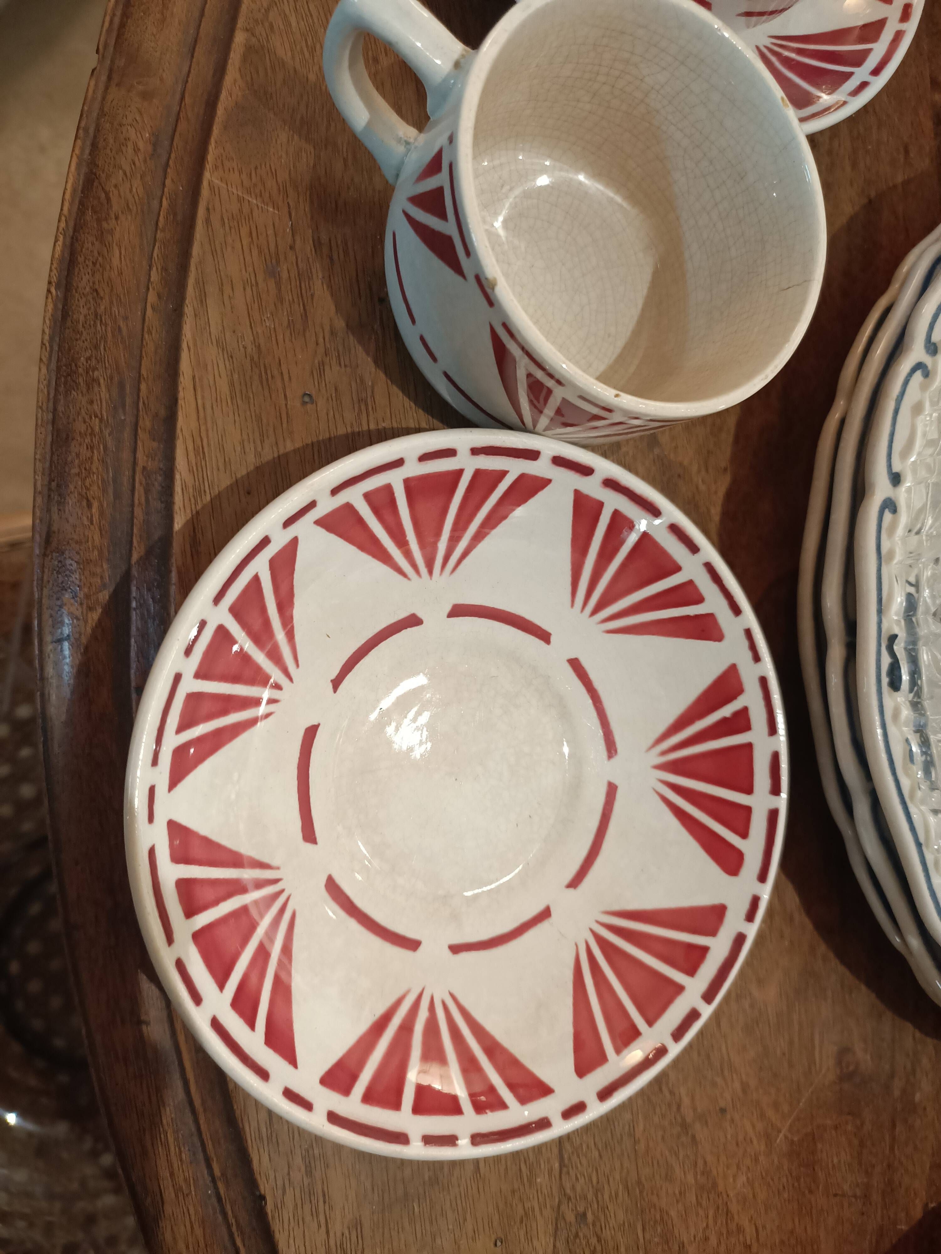 Lot de deux tasses avec soucoupes