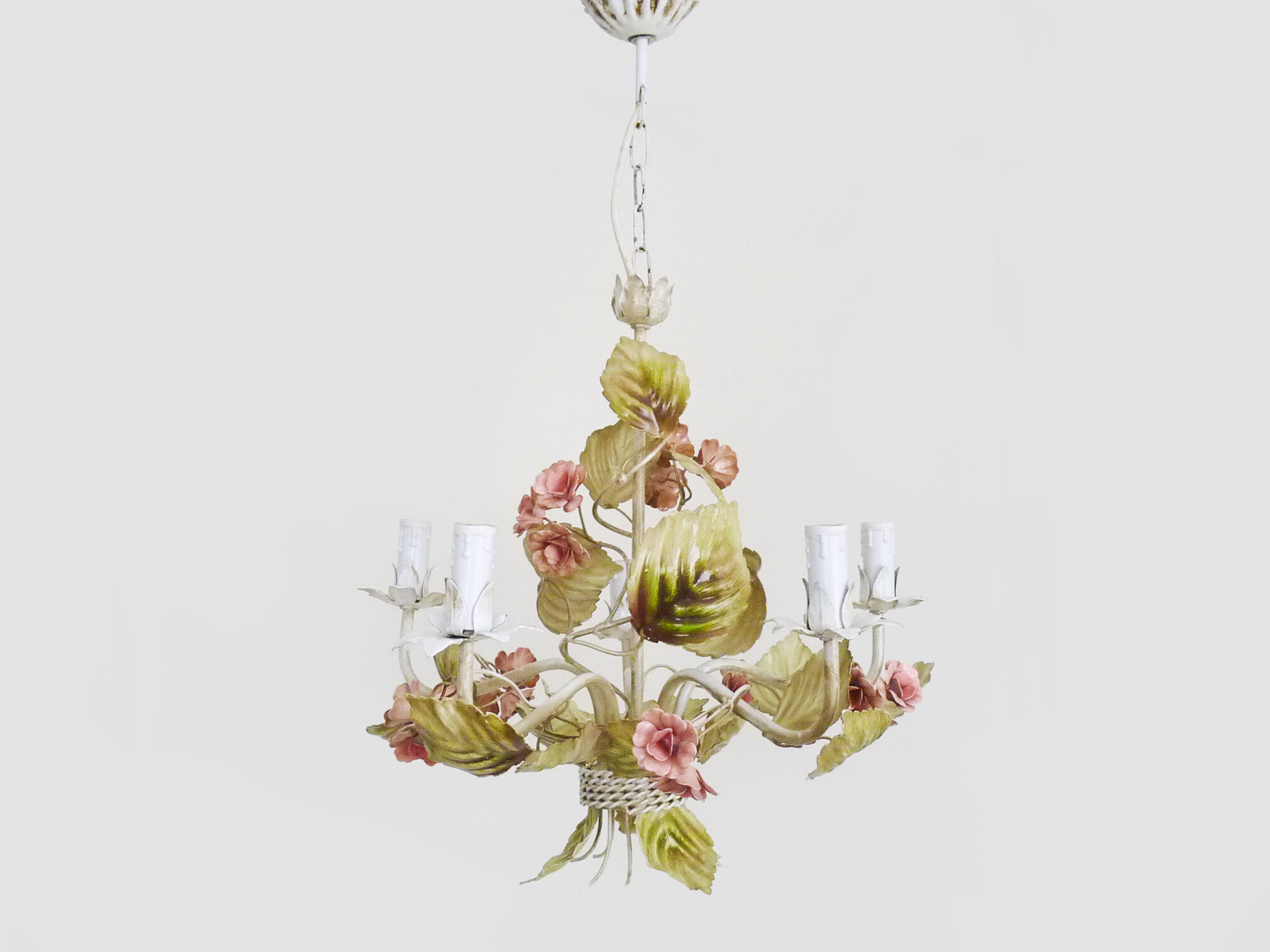 Painted metal chandelier decorated with pink and foliage with 5 lights. Year 80 90