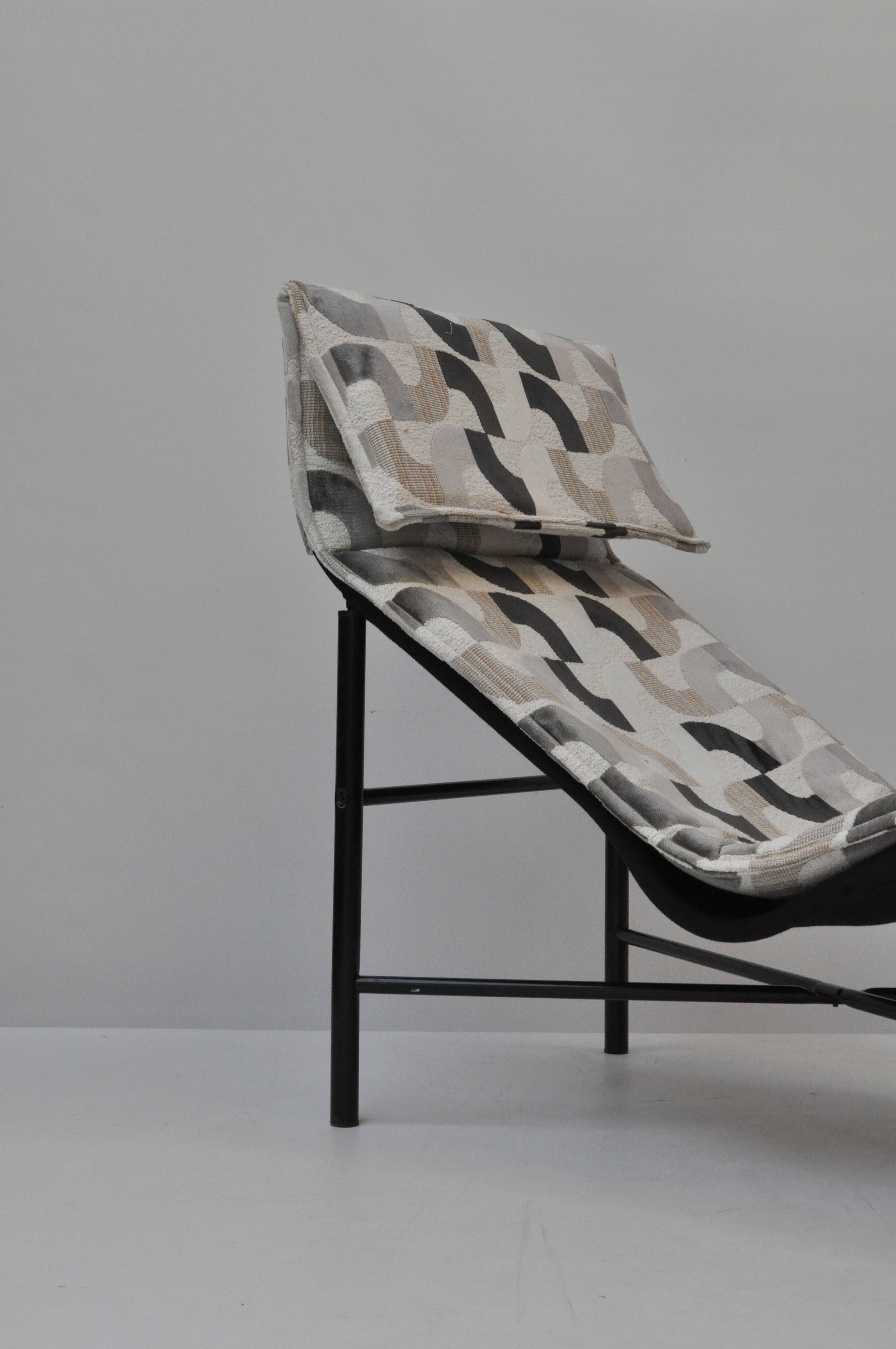 Chaise Longue Sculpturale ‘Skye’ par Torbjörn Björklund, années 1980 – Rembourrée à neuf.