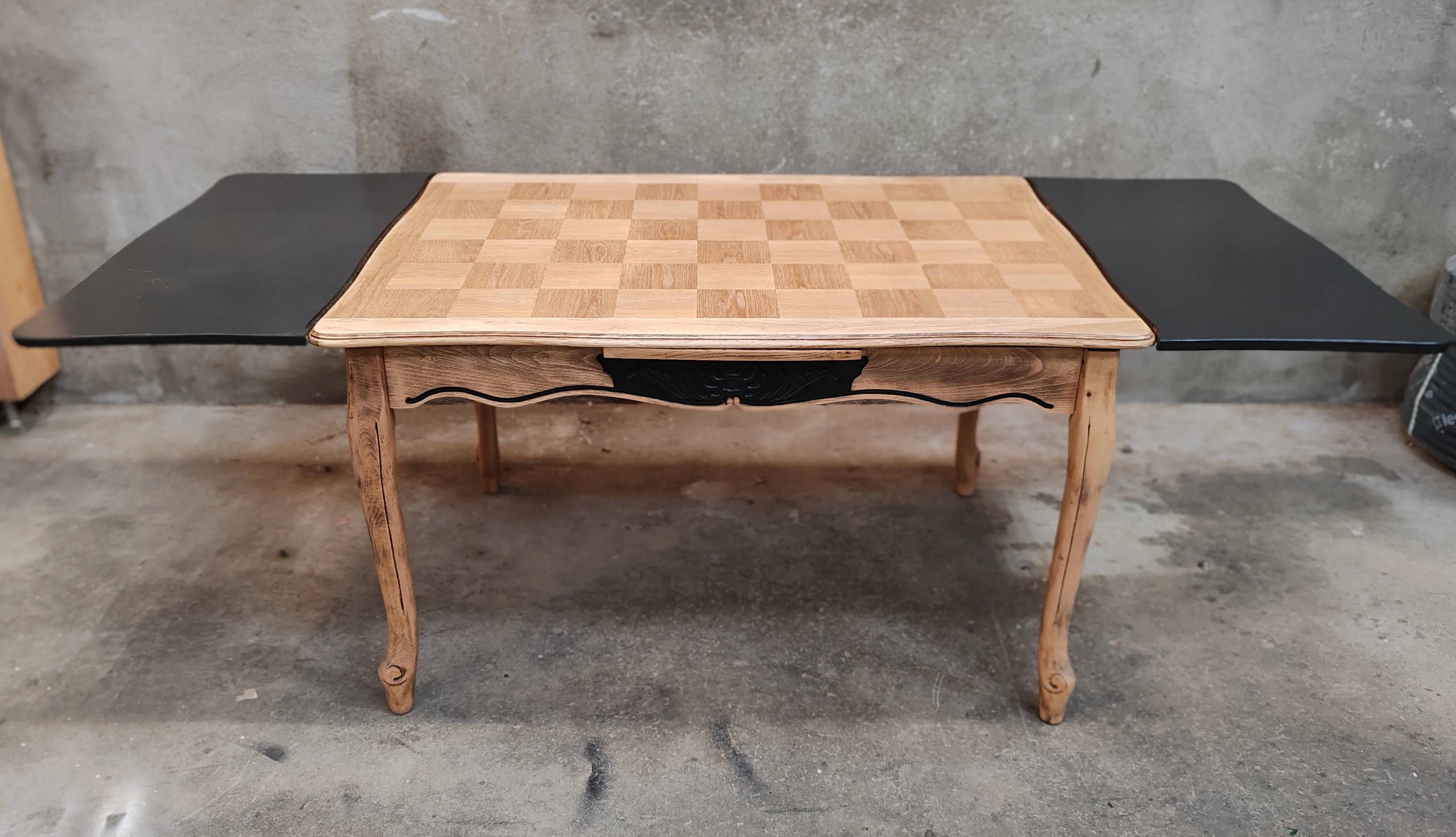 Checkerboard table with extension