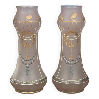 Paire de vases art nouveau en verre émaillé peint à la main fin xixème