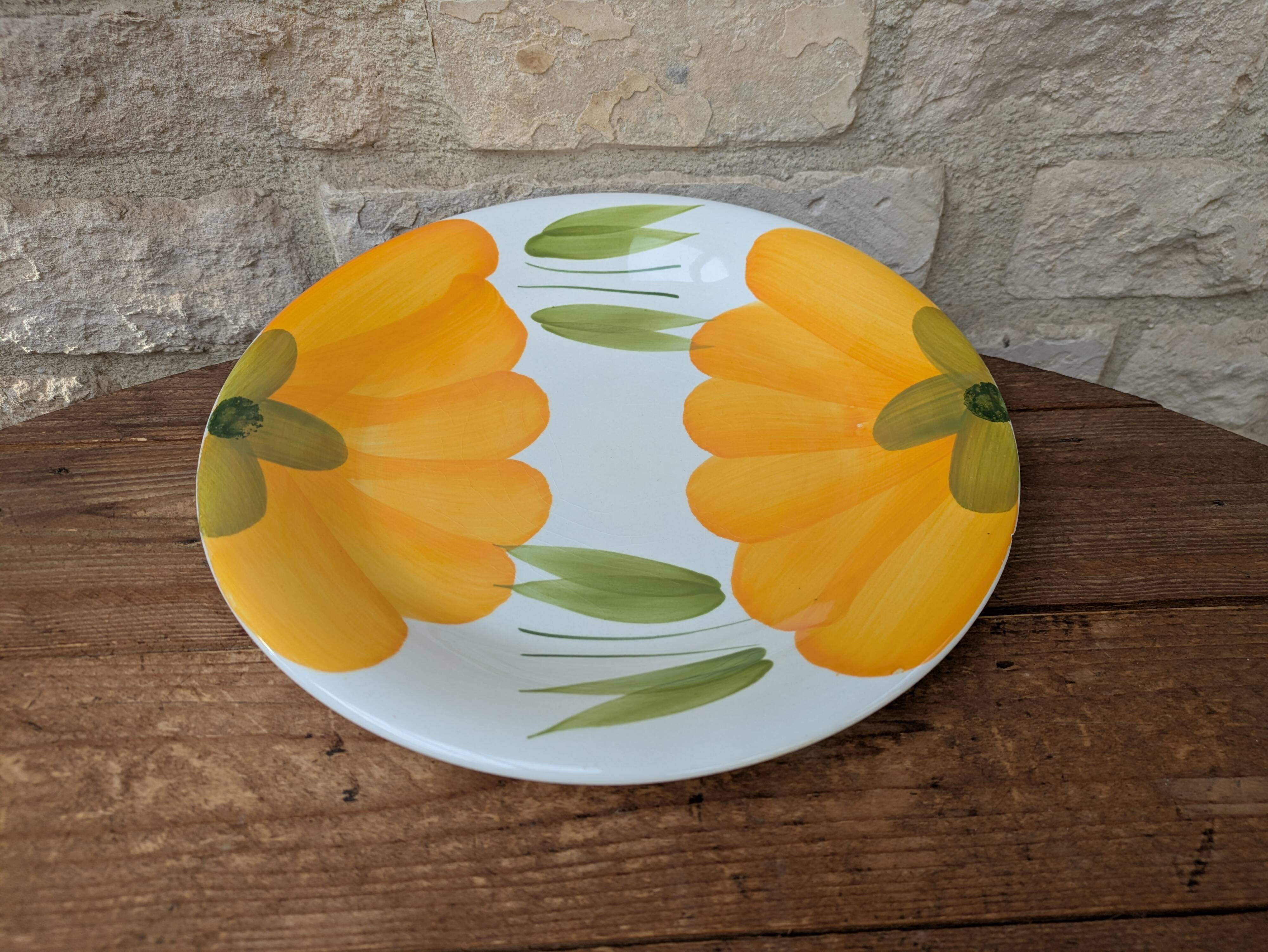 Round serving dish with hand-painted yellow flowers in ceramic TC Italy.