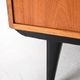 Buffet scandinave avec détails noirs