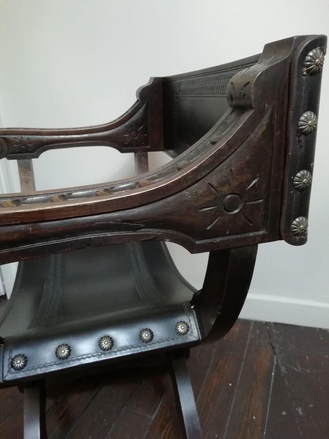 Curule armchair /Dagobert