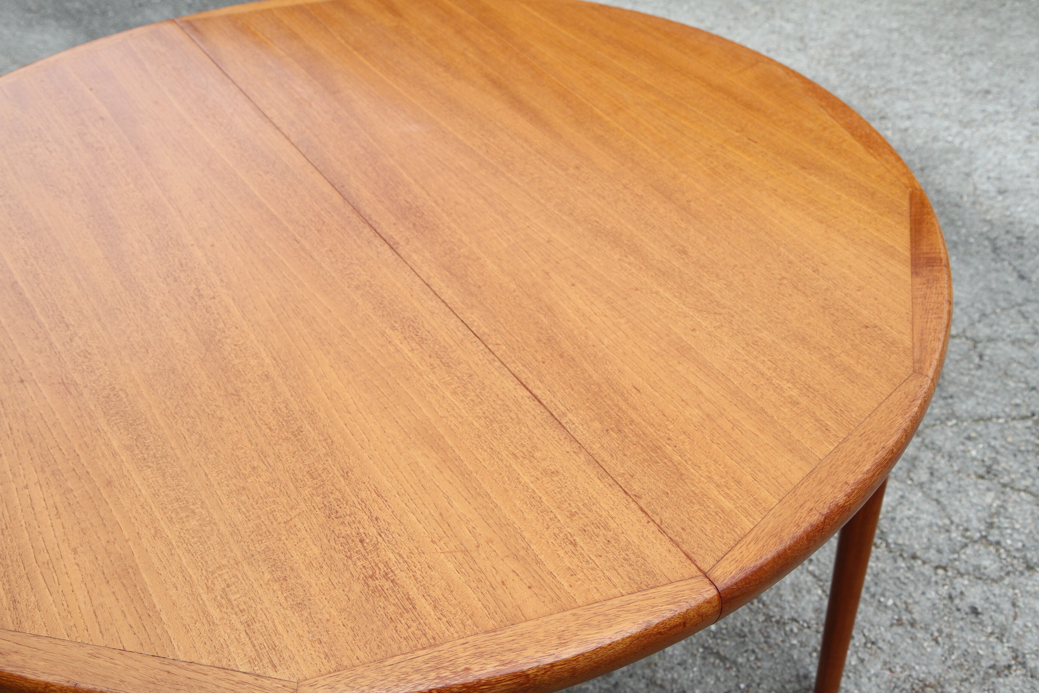 Danish teak extendable round table of the years 60