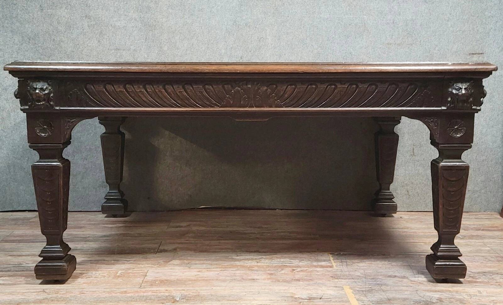 Important Renaissance style table in solid oak, circa 1850
