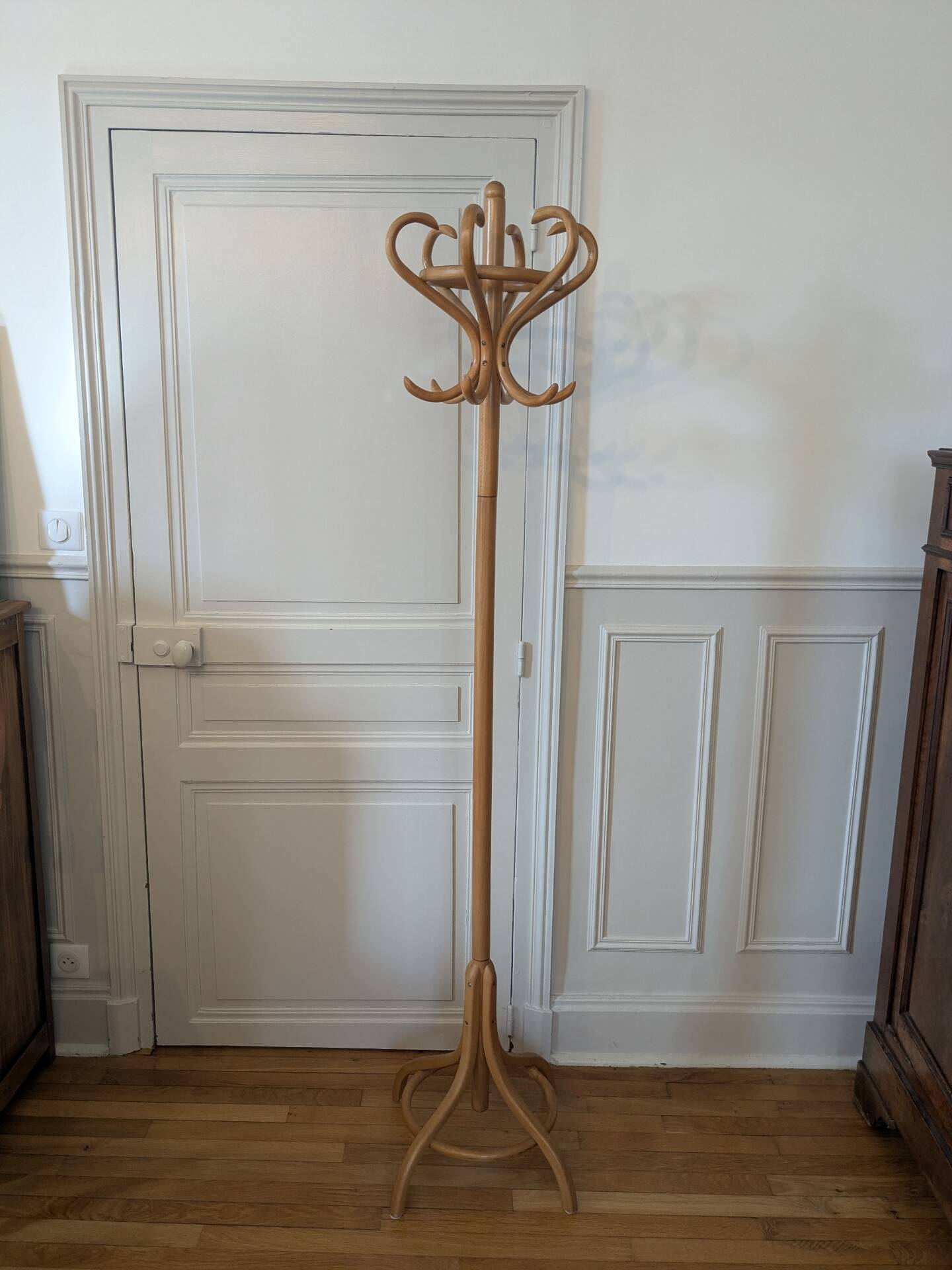 Parrot coat rack