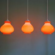 Trio de suspensions vintage en opaline orange, 1960-70