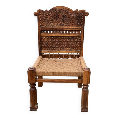 Fauteuil berbère marocain sculpté