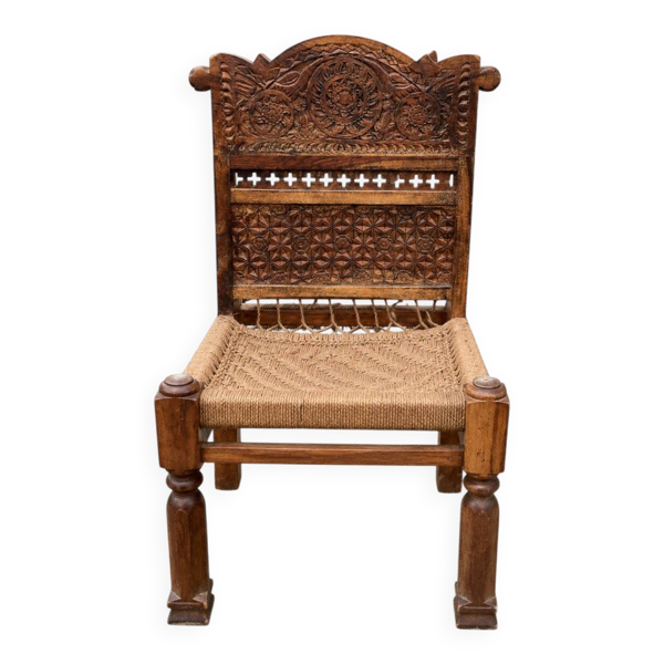Fauteuil berbère marocain sculpté