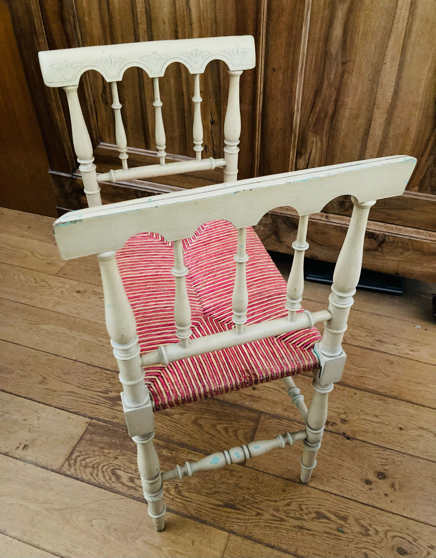 Banquette époque fin XIXe assise en paille colorée structure rechampie