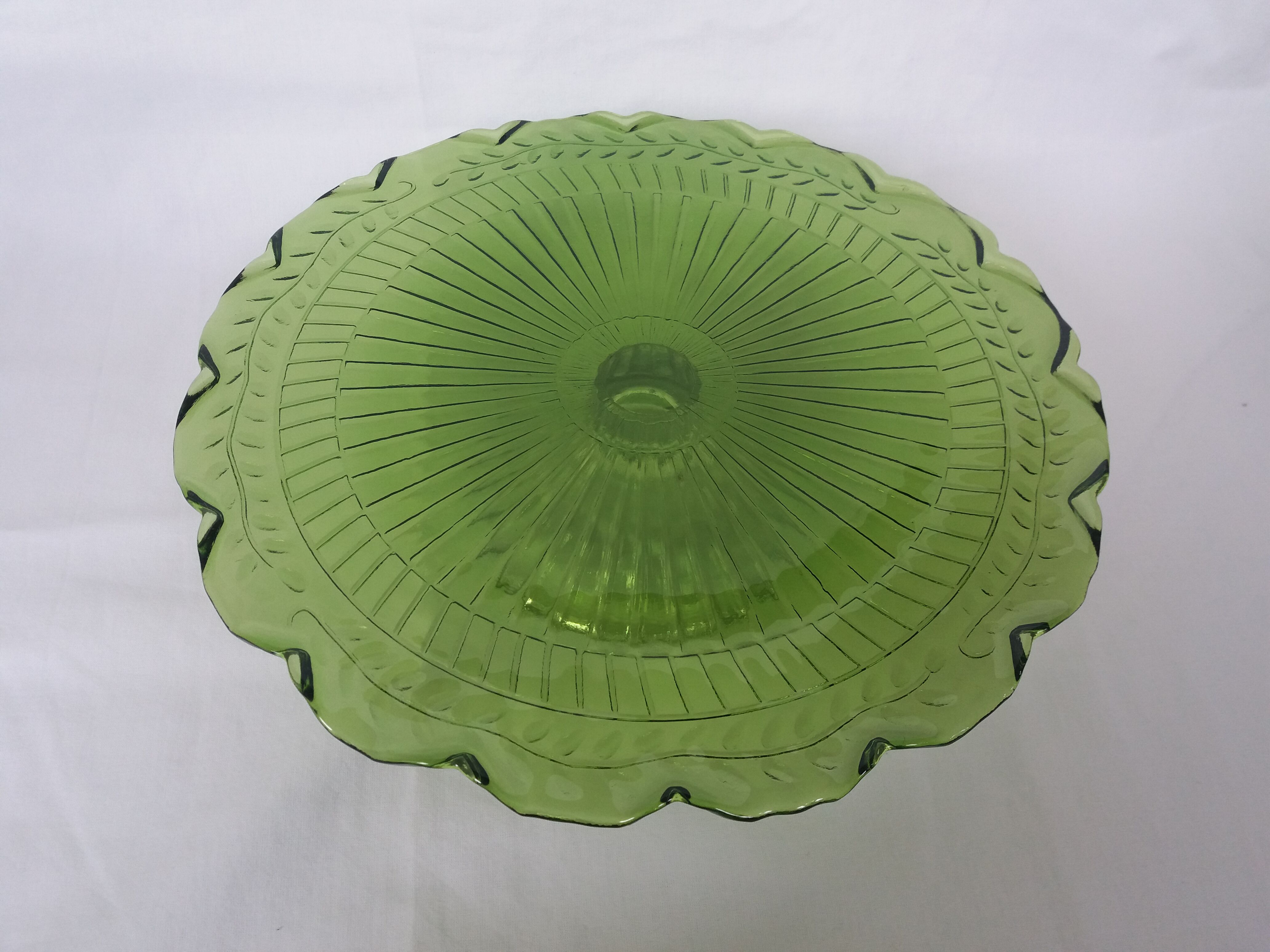 Cake display dish or pie on foot
