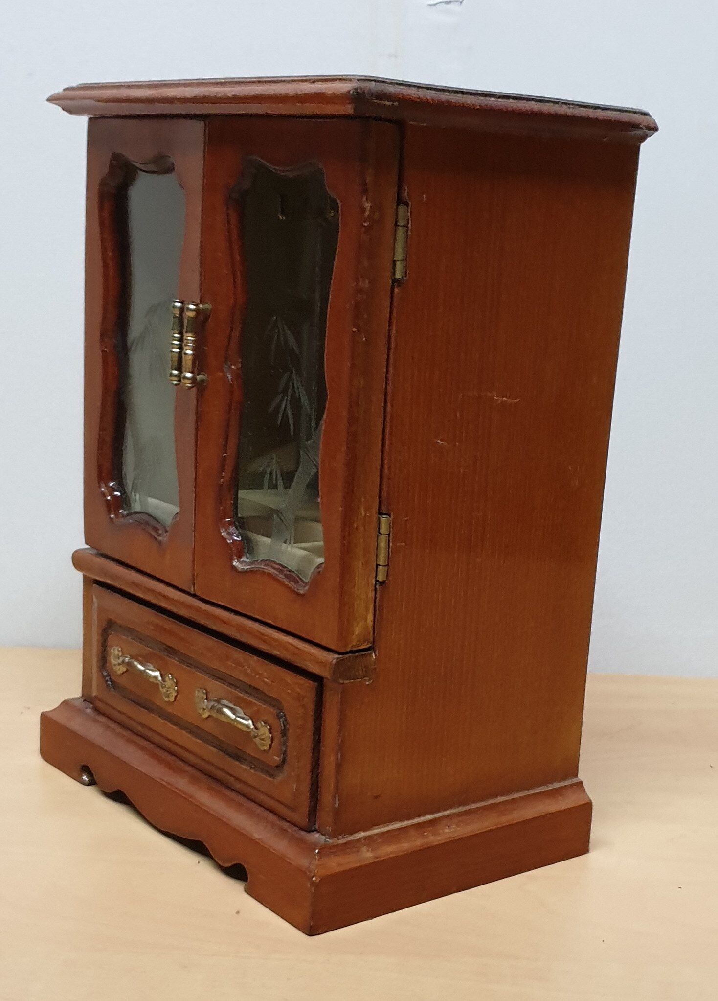 Jewelry box