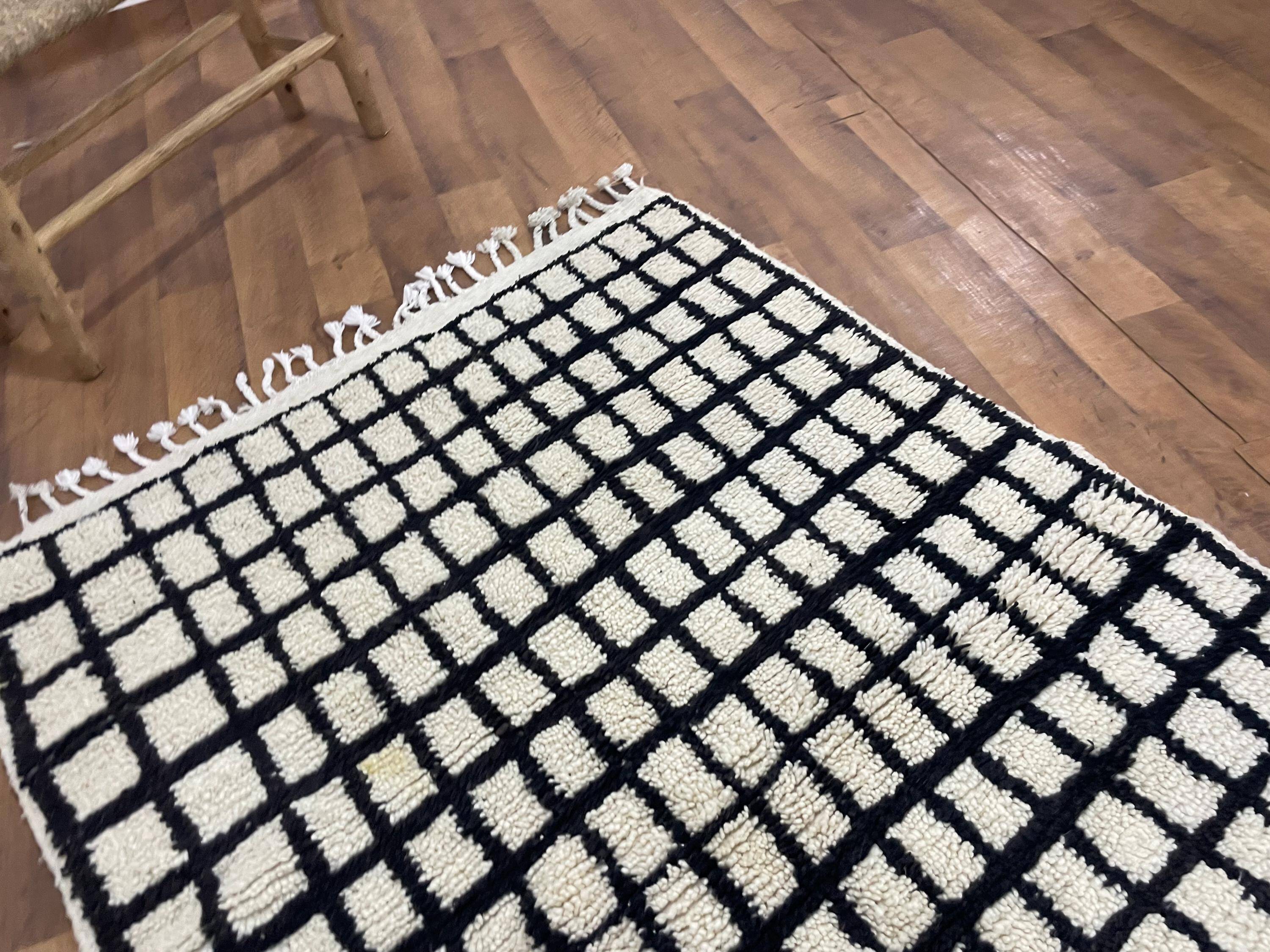 Handmade pure wool Moroccan rug 2.5x1.5 m