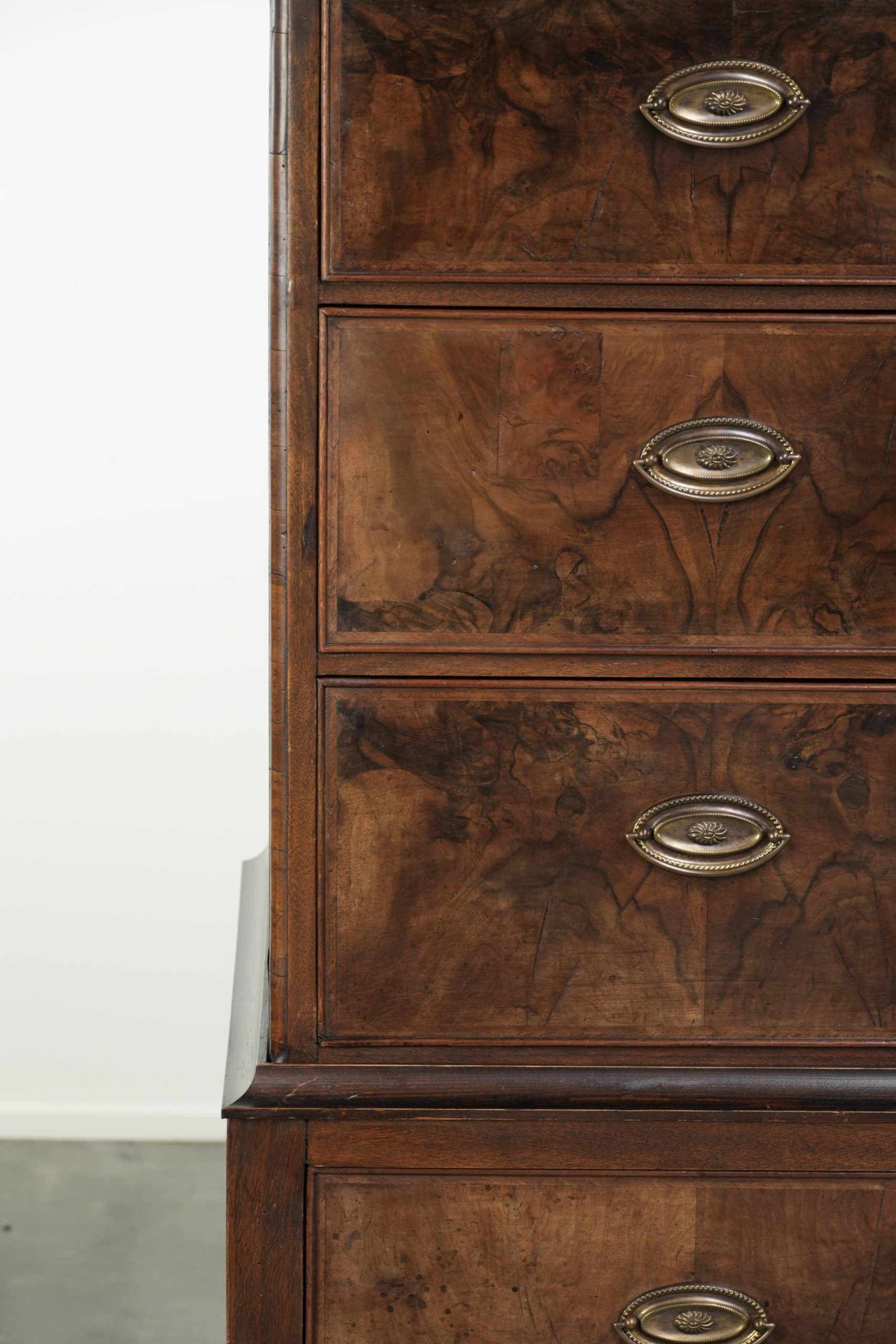 Large antique English oak double chest of drawers from the 18th century