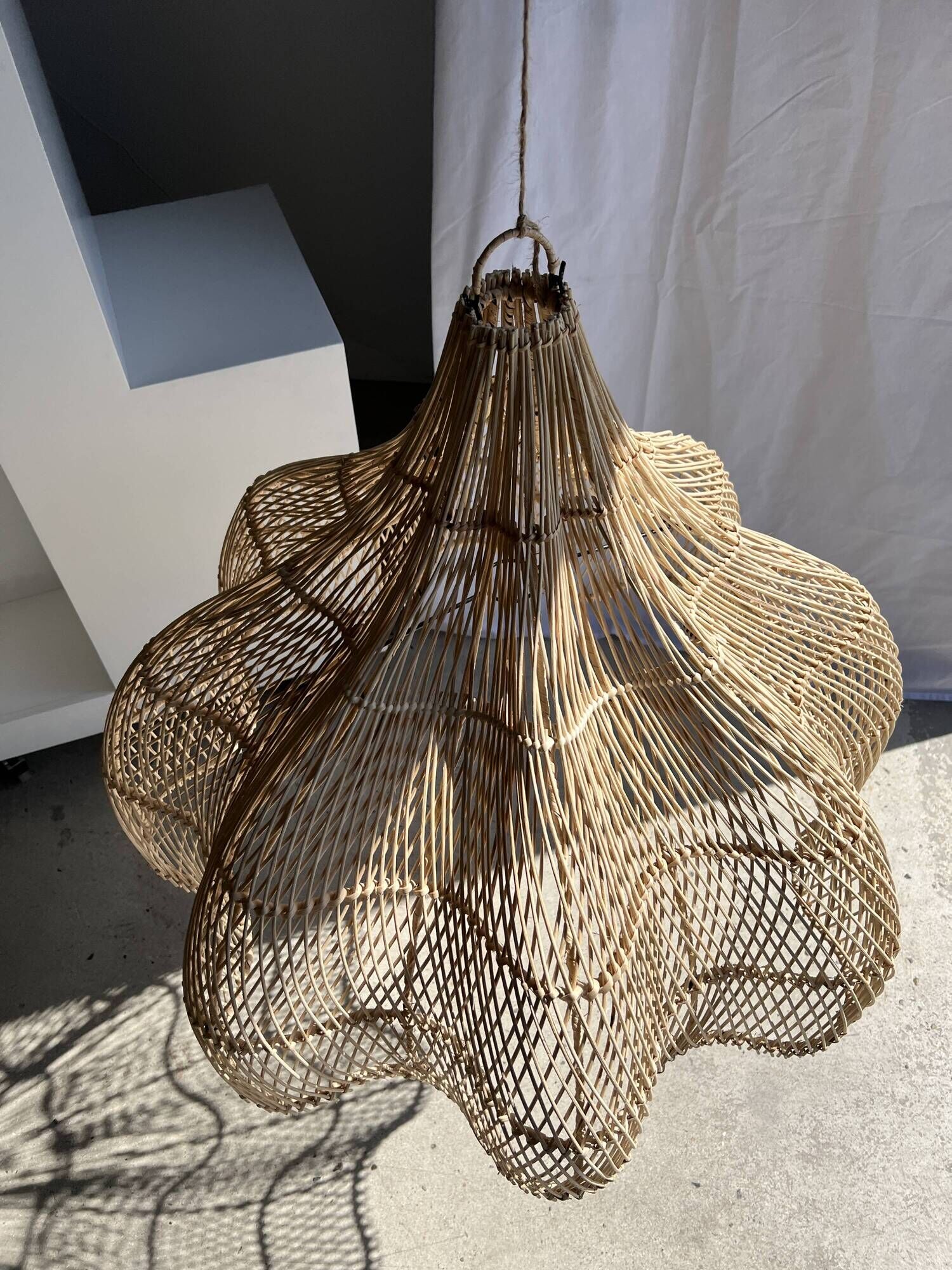 Rattan pendant lamp in the shape of a flower