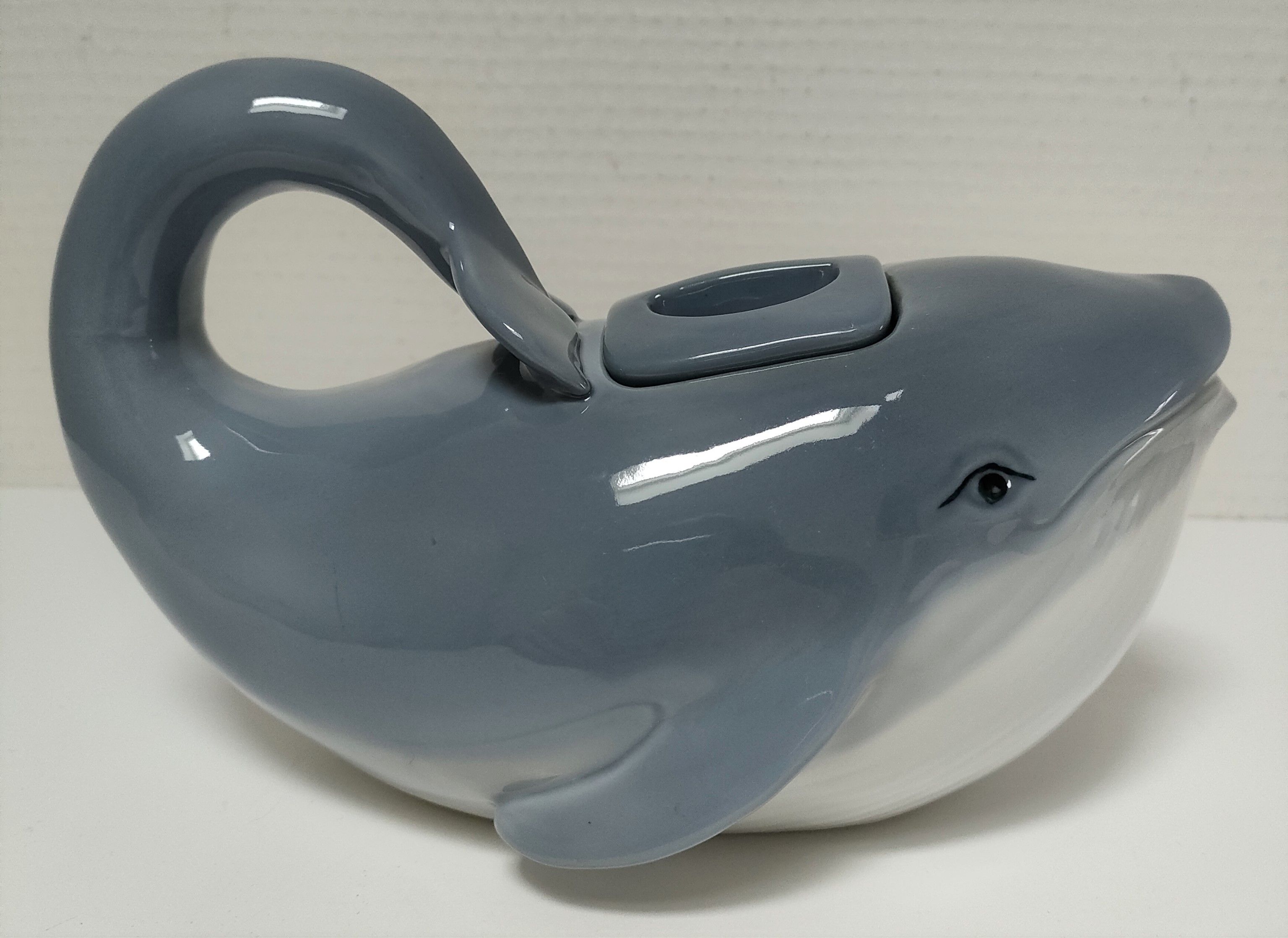 Teapot zoomorphic blue whale porcelain design Japan
