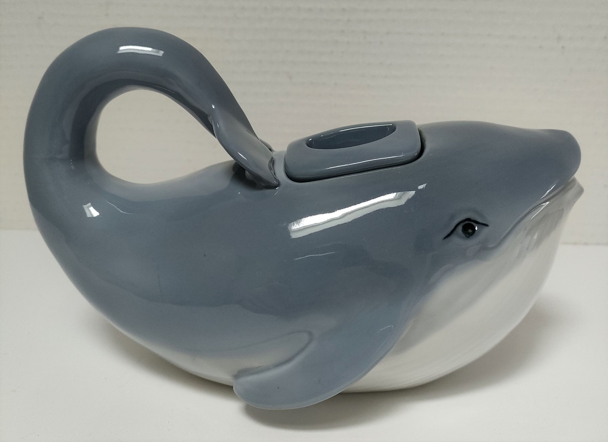 Teapot zoomorphic blue whale porcelain design Japan