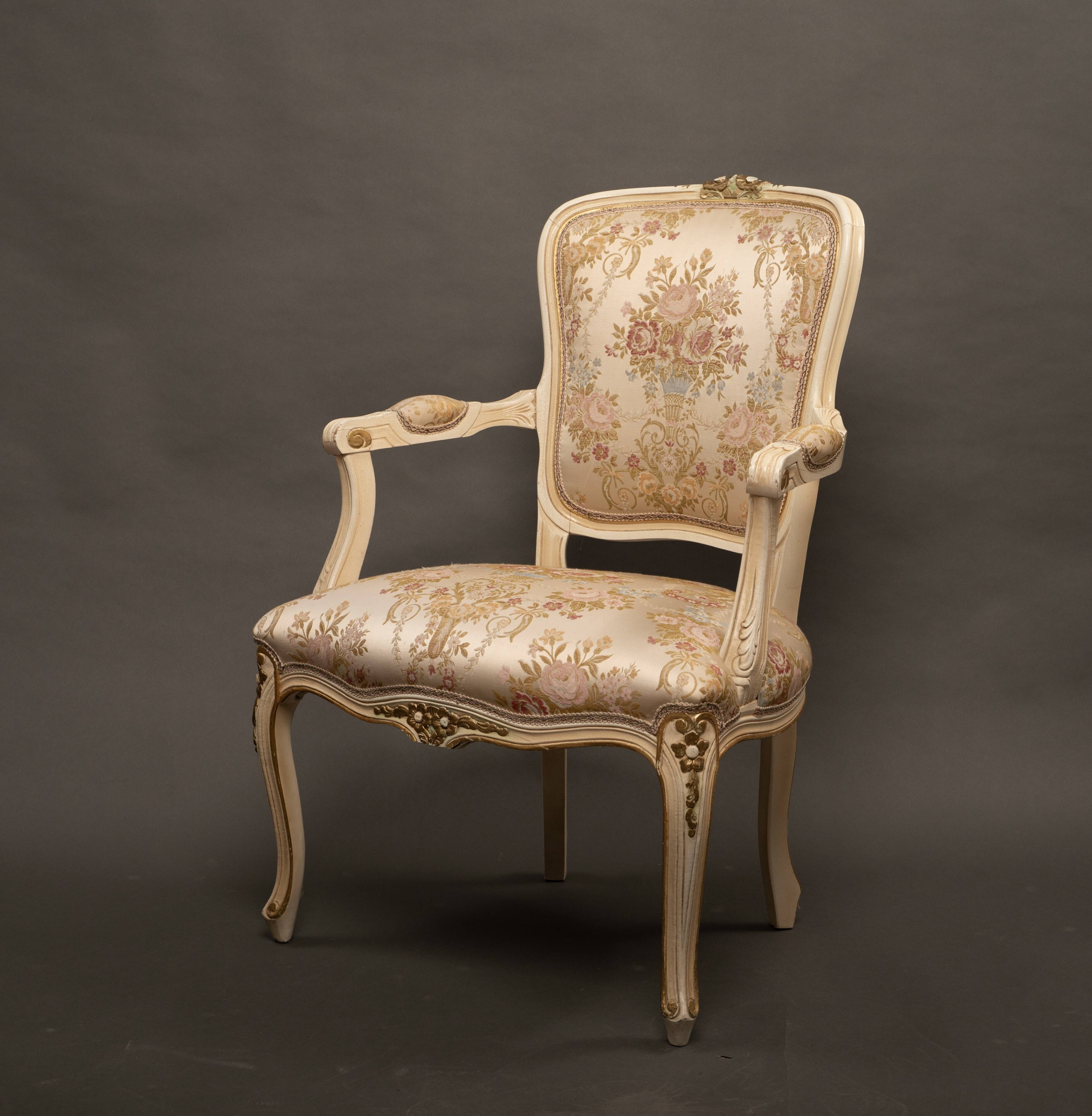 Pair of Louis XV style armchairs – Carved, gilded wood and brocade fabric