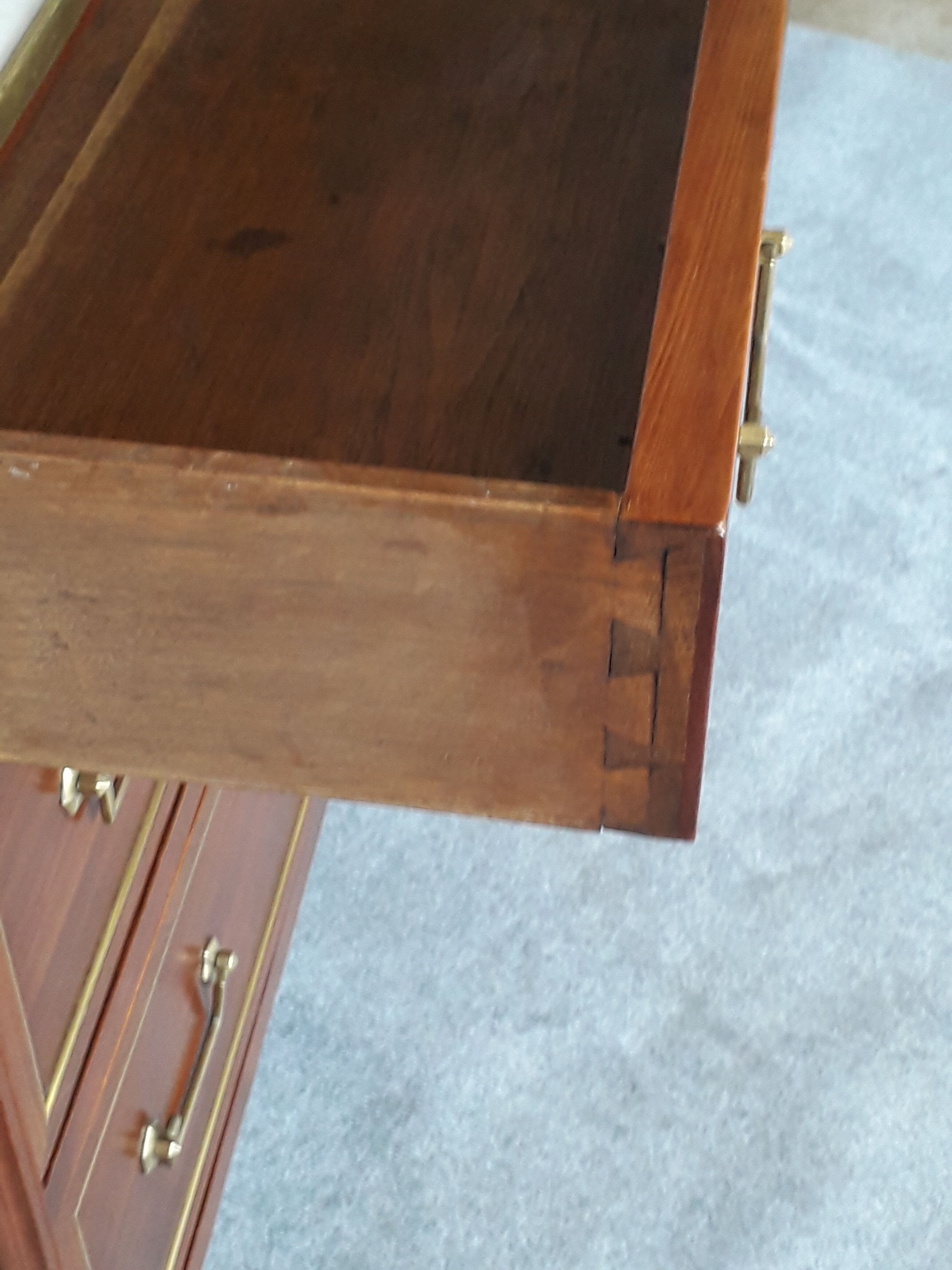 Commode d'époque Louis XVI en acajou